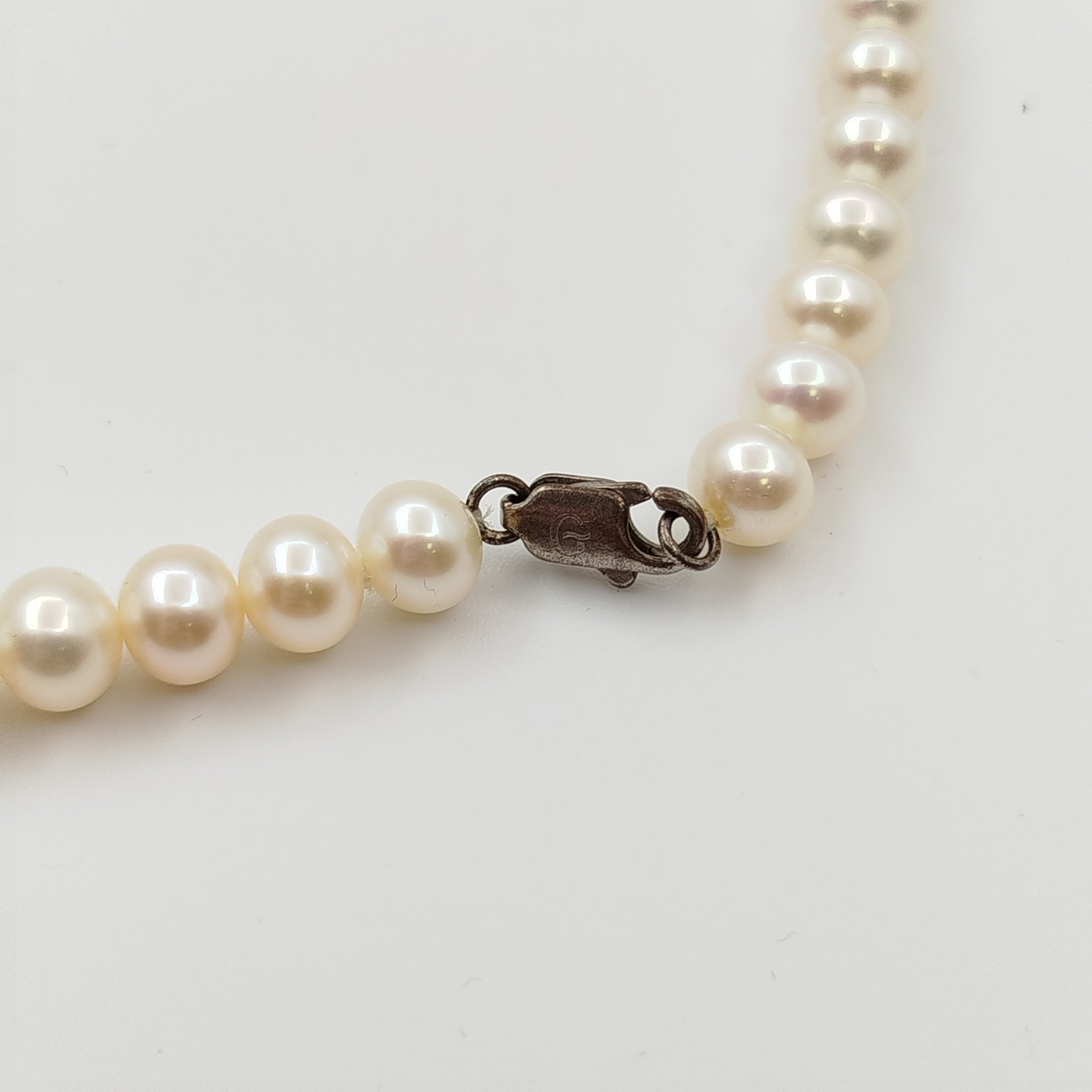 Бусы в футляре, маркировка "G" на фурнитуре