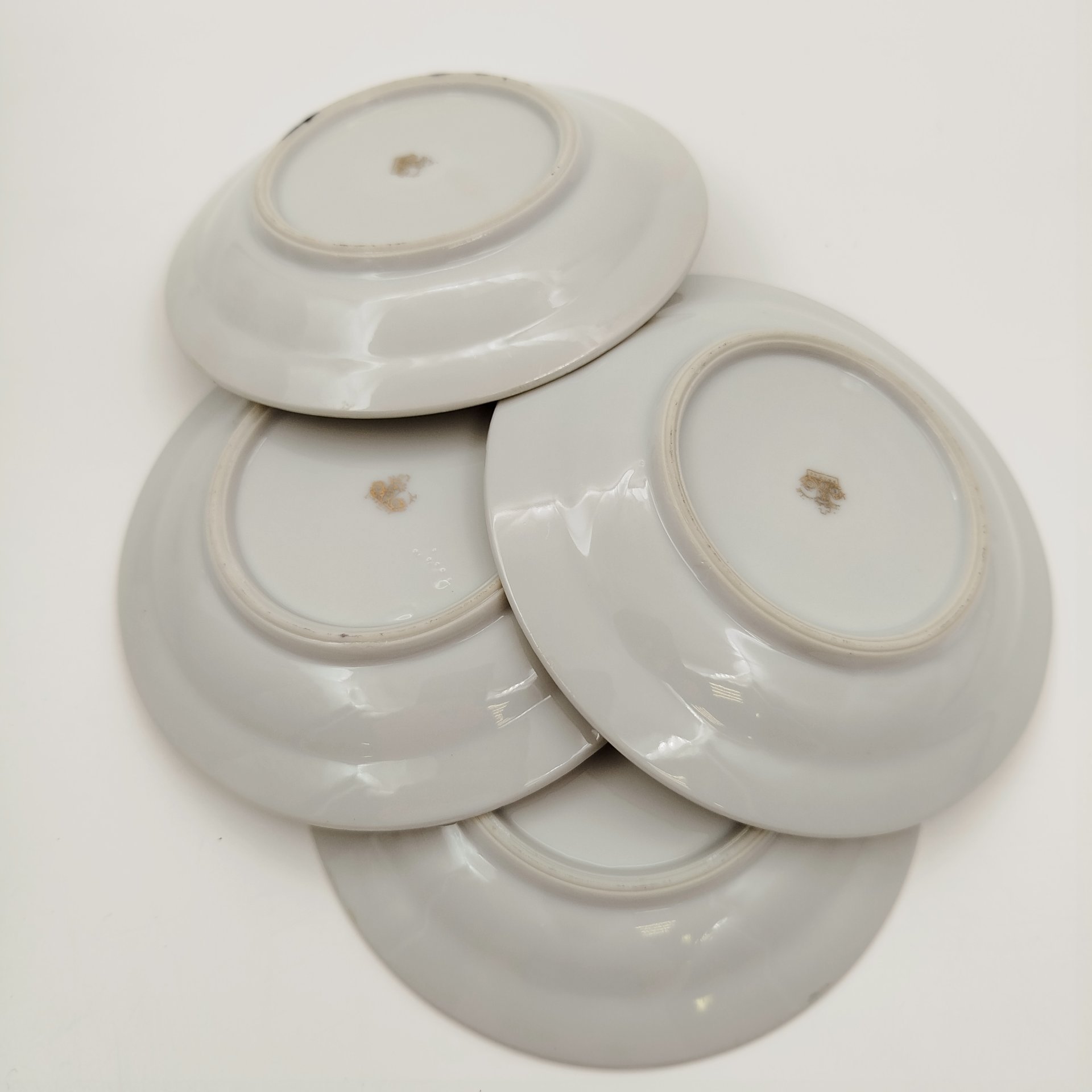 Набор розеток с растительным декором на 6 персон, фарфор, люстр, подрисовка, золочение, Западная Европа, 1960-1980 гг.