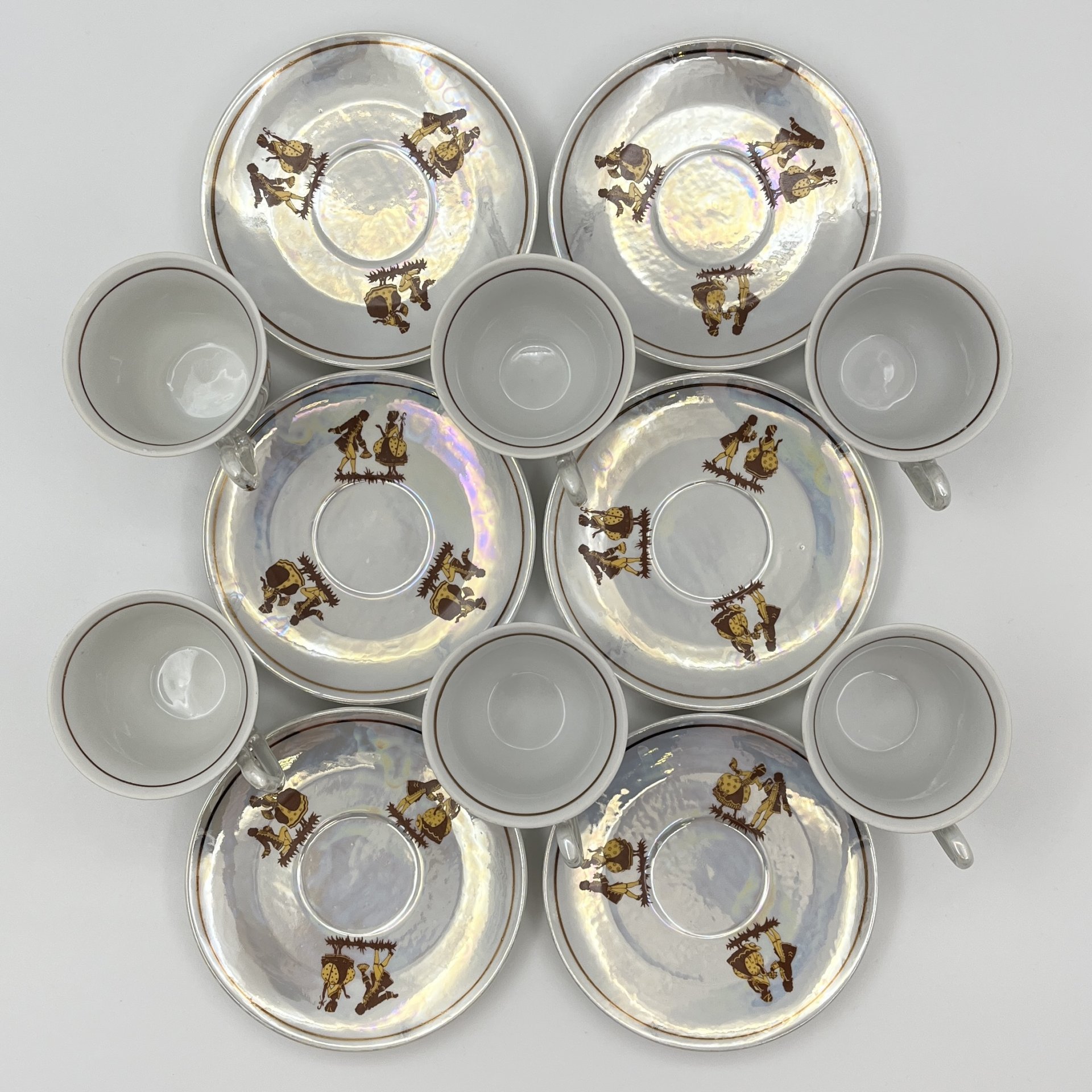 Сервиз кофейный на 6 персон, украшенный изображением галантных сцен (15 предметов), фарфор, люстр, деколь, золочение, FP Zajecar, Югославия, 1970-1991 гг.