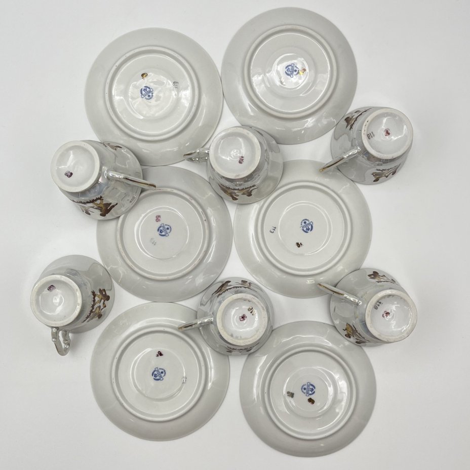 Сервиз кофейный на 6 персон, украшенный изображением галантных сцен (15 предметов), фарфор, люстр, деколь, золочение, FP Zajecar, Югославия, 1970-1991 гг.