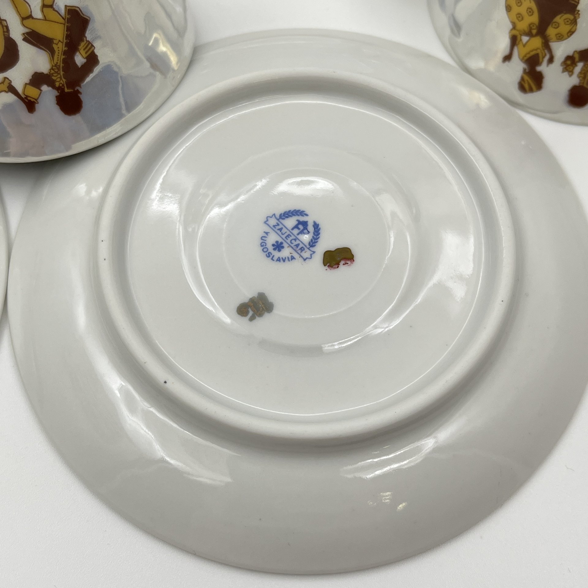 Сервиз кофейный на 6 персон, украшенный изображением галантных сцен (15 предметов), фарфор, люстр, деколь, золочение, FP Zajecar, Югославия, 1970-1991 гг.