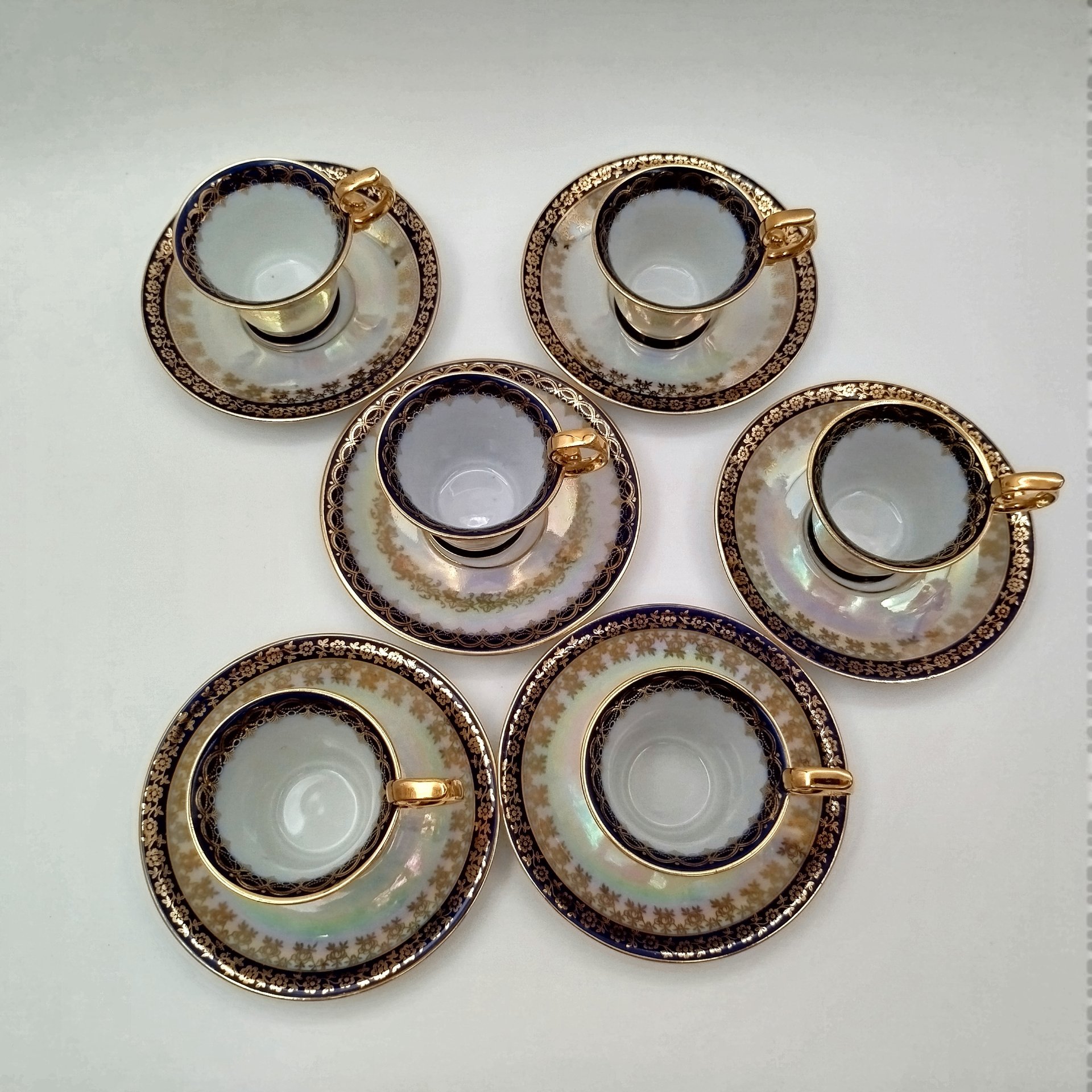 Набор кофейных пар с растительным декором золотого цвета и кобальтовым кантом на 6 персон, фарфор, люстр, золочение, Martinroda Friedrich Eger & Co. (PM), Германия, 1960-1980 гг.