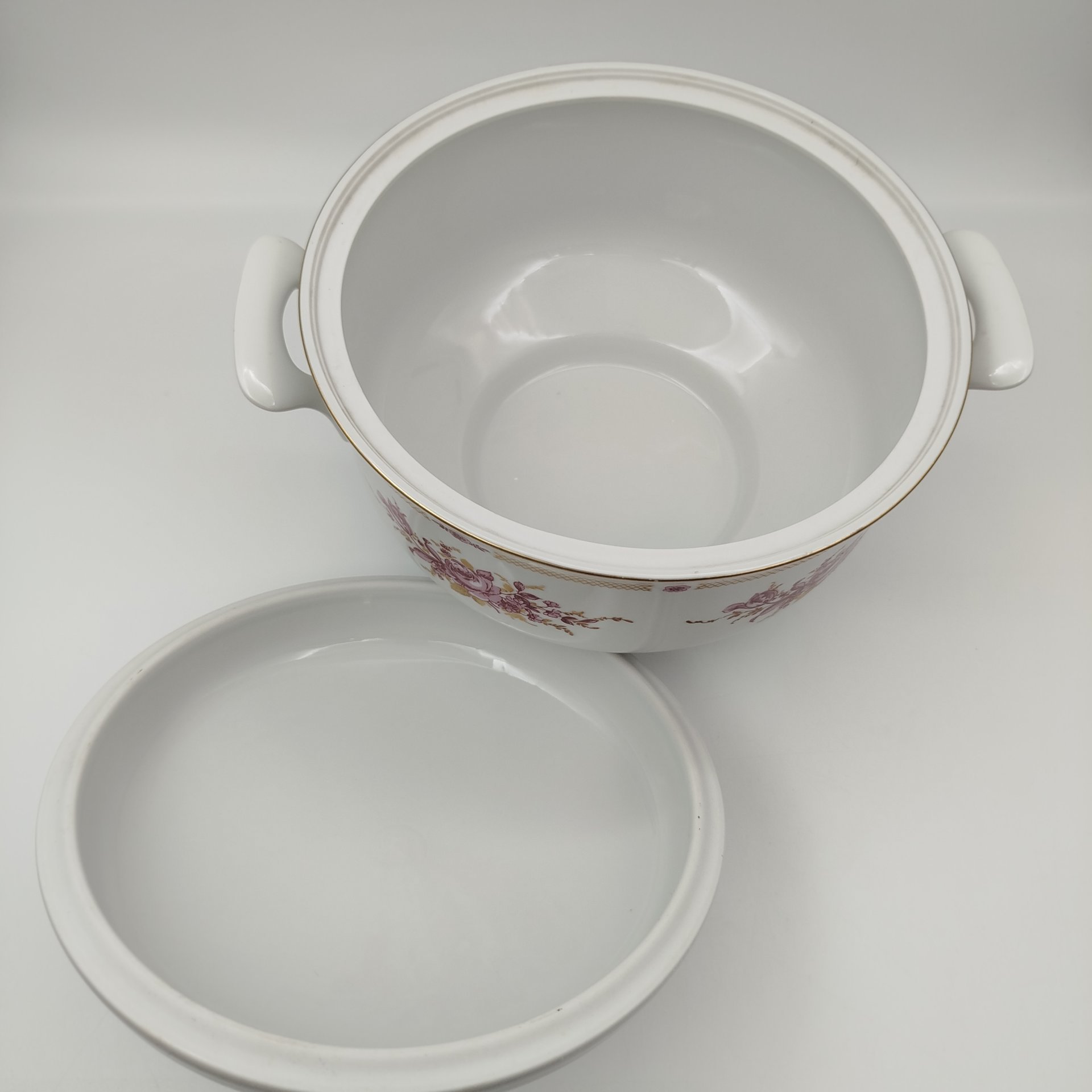 Супница/терина, украшенная цветочным декором, фарфор, деколь, золочение, Graf Von Henneberg Porzellan, 1777 Jlmenau, ГДР, 1977-1990 гг.