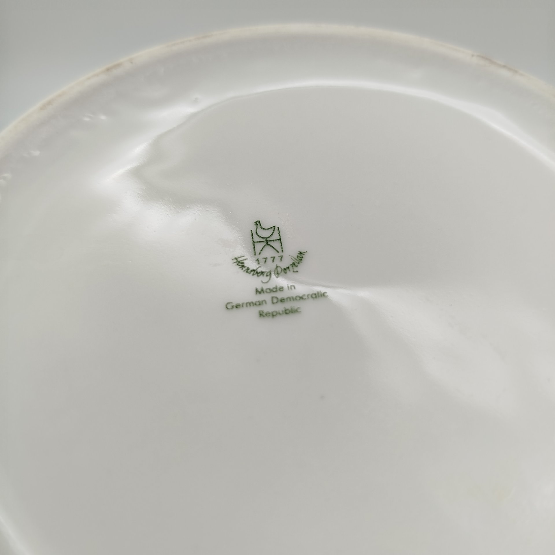 Супница/терина, украшенная цветочным декором, фарфор, деколь, золочение, Graf Von Henneberg Porzellan, 1777 Jlmenau, ГДР, 1977-1990 гг.