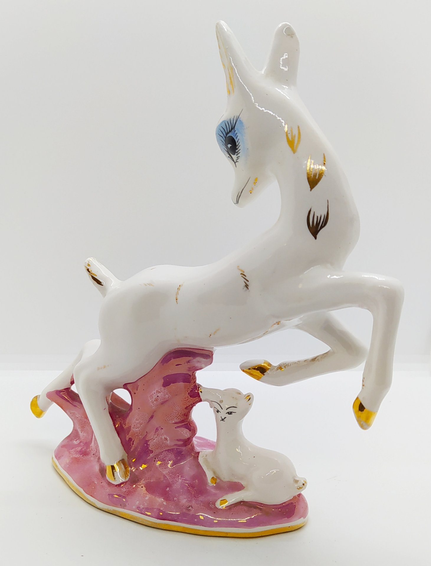 Статуэтка "Олениха с оленёнком", фаянс, роспись, золочение, Китай, 1990-2015 гг., Китай