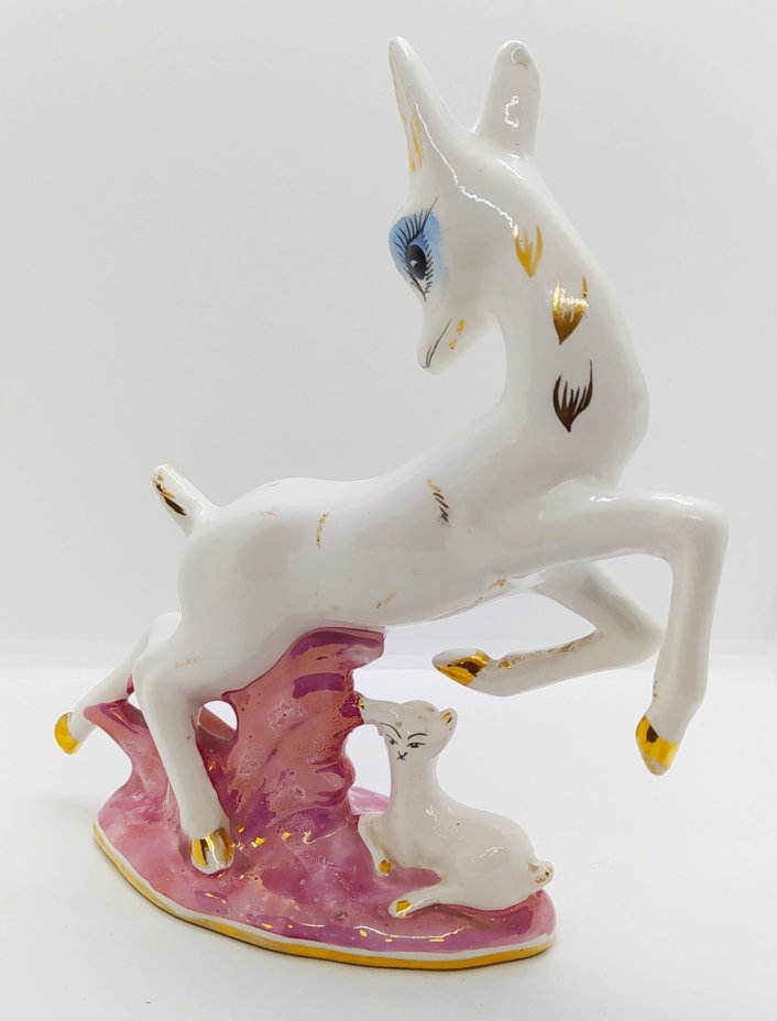 Статуэтка "Олениха с оленёнком", фаянс, роспись, золочение, Китай, 1990-2015 гг., Китай