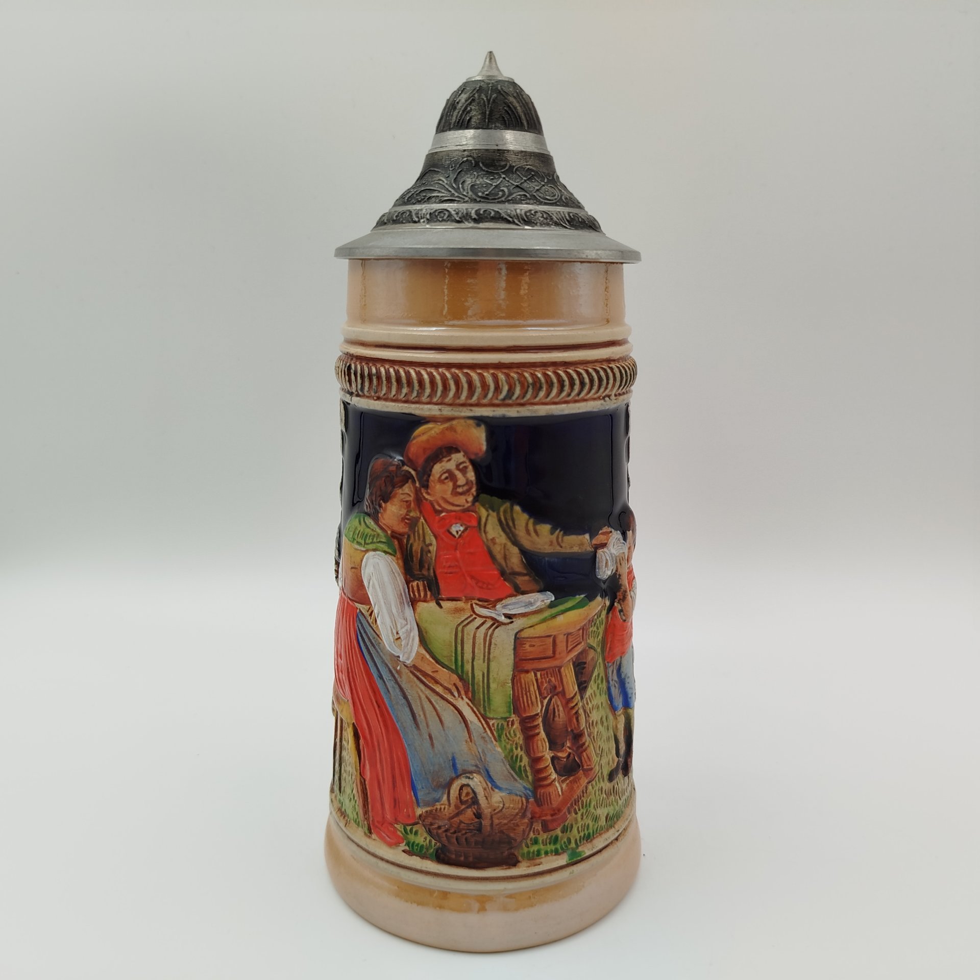 Кружка пивная с крышкой, украшенная пасторальной сценой, керамика, крытье, дорисовка, Original King, Австрия, 1970-1990 гг.
