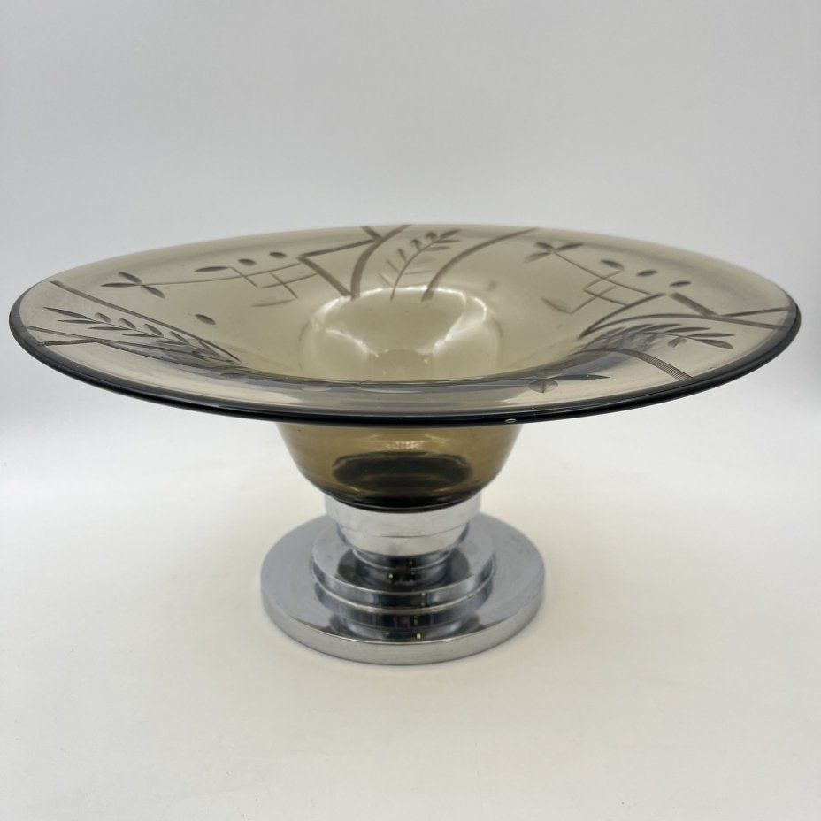 Блюдо на металлическом основании