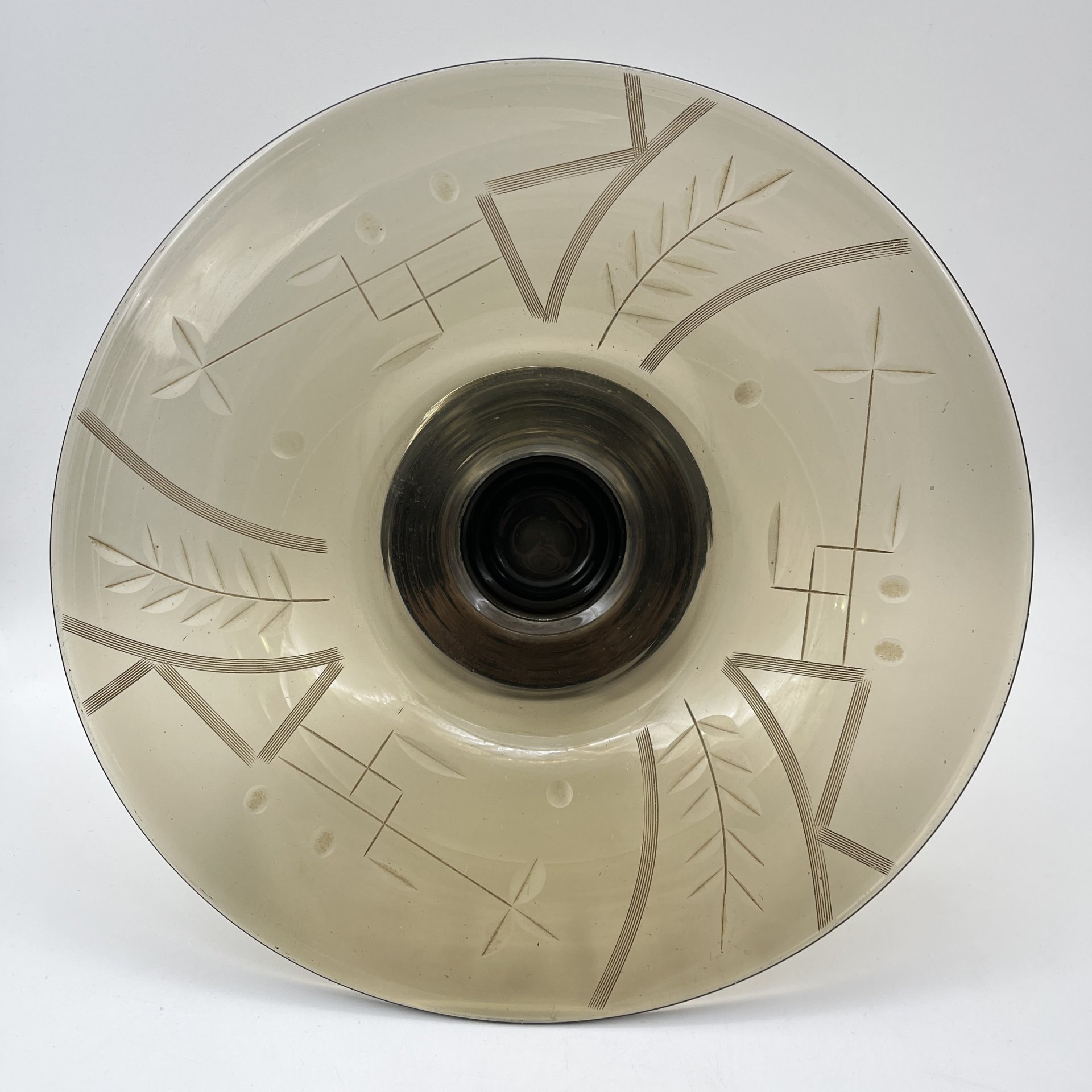 Блюдо на металлическом основании