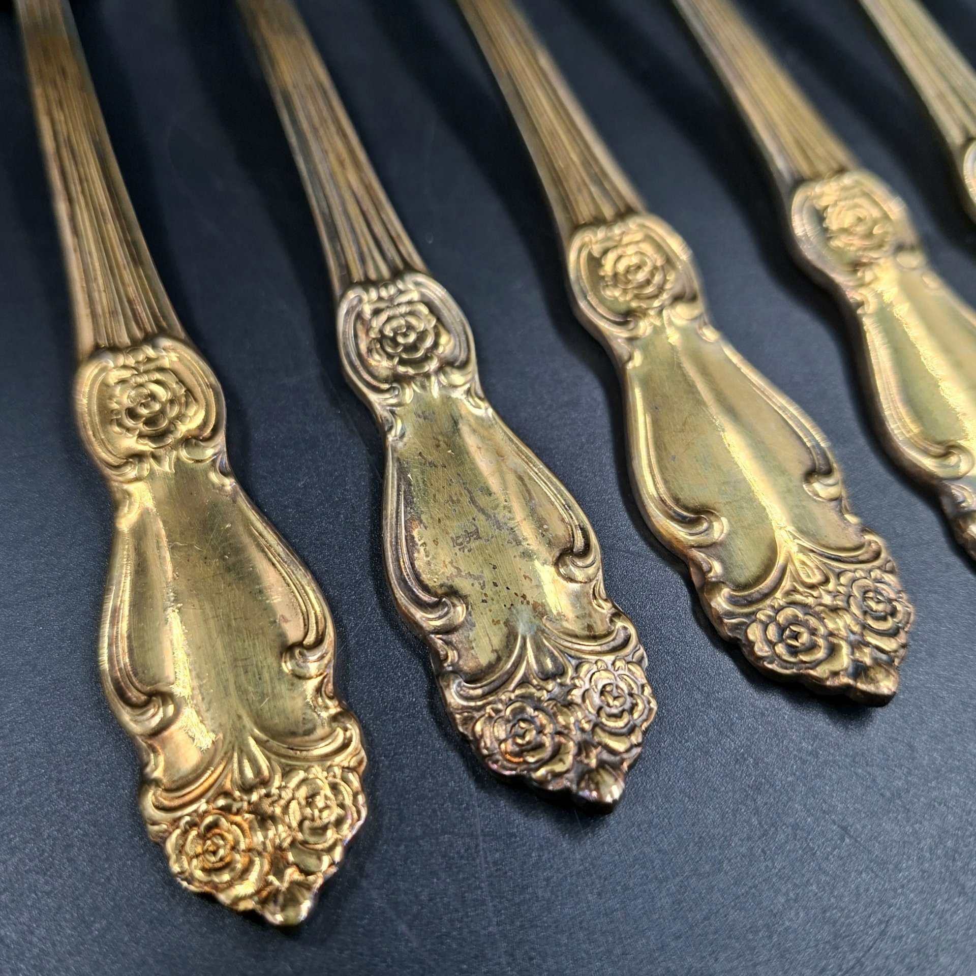 Набор из шести обеденных вилок "Серебряная роза", мНЦ (медь-никель-цинк), золочение, Кольчугинский завод цветных металлов, СССР, 1970-1990 гг.