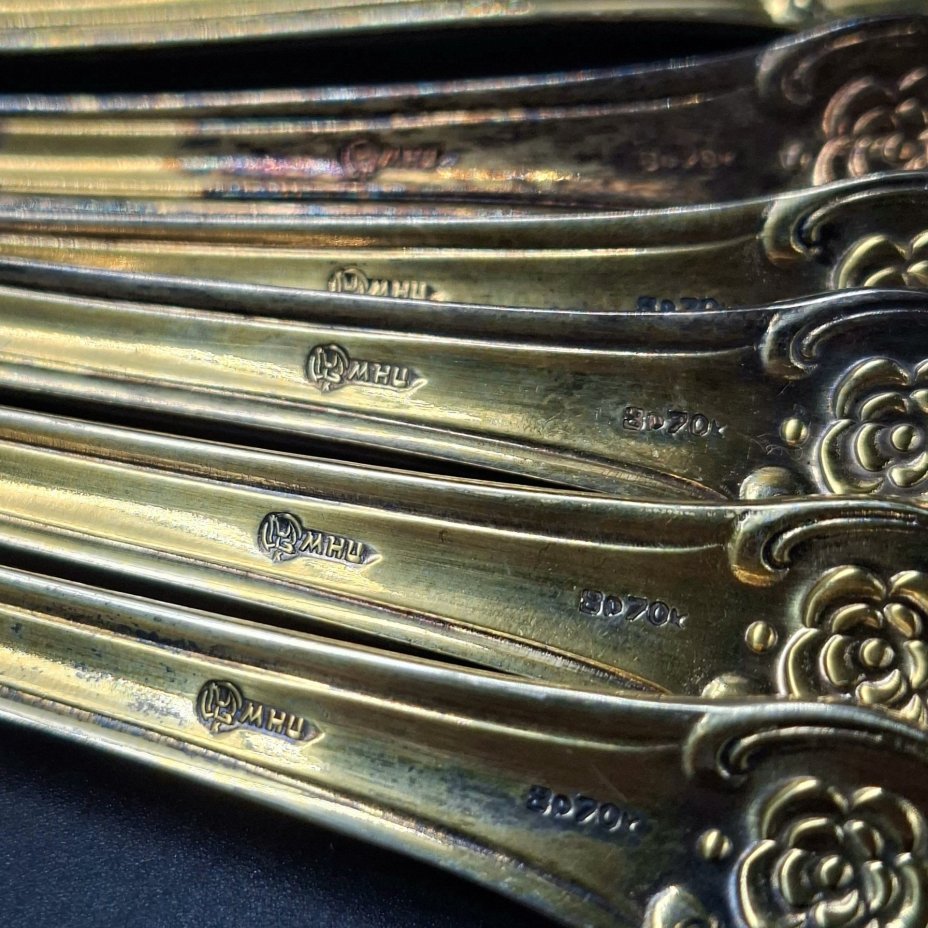 Набор из шести обеденных вилок "Серебряная роза", мНЦ (медь-никель-цинк), золочение, Кольчугинский завод цветных металлов, СССР, 1970-1990 гг.