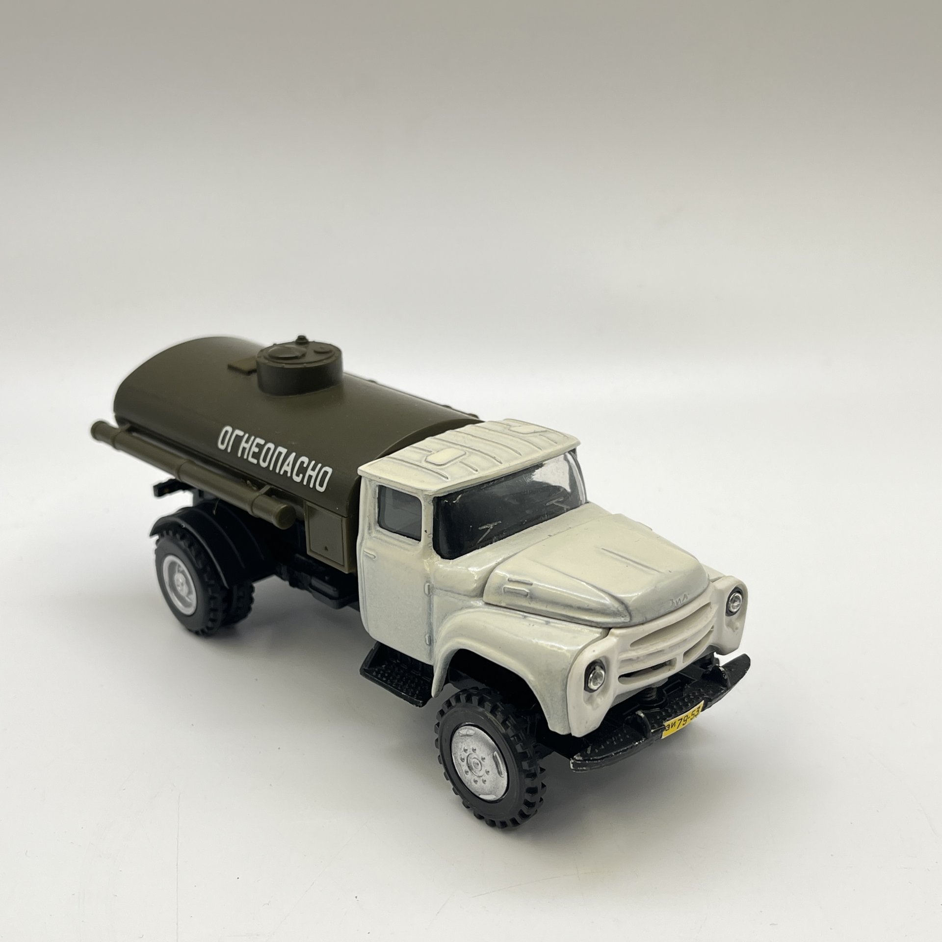 Модель бензовоза "ЗИЛ-130"