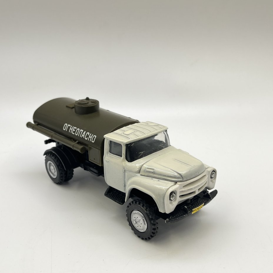 Модель бензовоза "ЗИЛ-130"