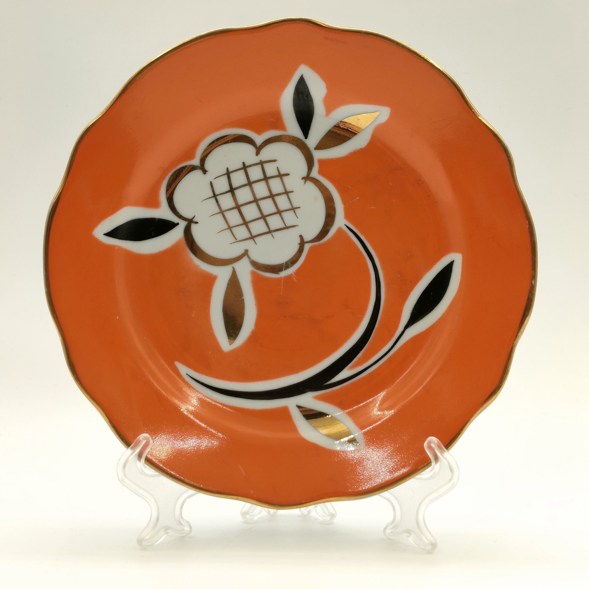 Тарелка десертная с цветочный декором, фарфор, крытье, роспись, золочение, Дулевский фарфоровый завод (Дулёво), СССР, 1966 г.