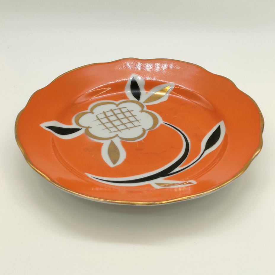 Тарелка десертная с цветочный декором, фарфор, крытье, роспись, золочение, Дулевский фарфоровый завод (Дулёво), СССР, 1966 г.