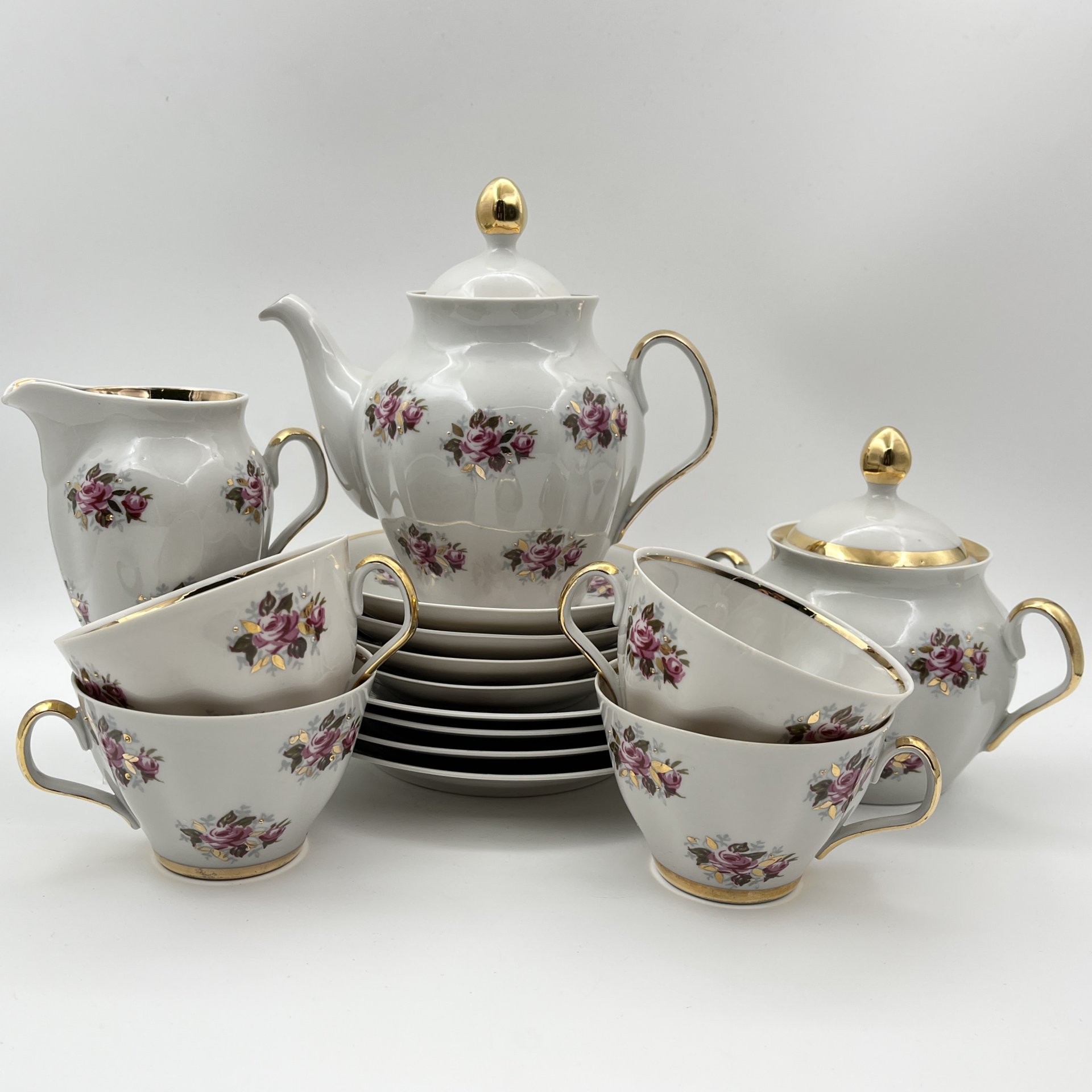 Сервиз кофейный с цветочным декором на 4 персоны (15 предметов), фарфор, деколь, золочение, Рижский фарфорово-фаянсовый завод, СССР, 1970-1980 гг.