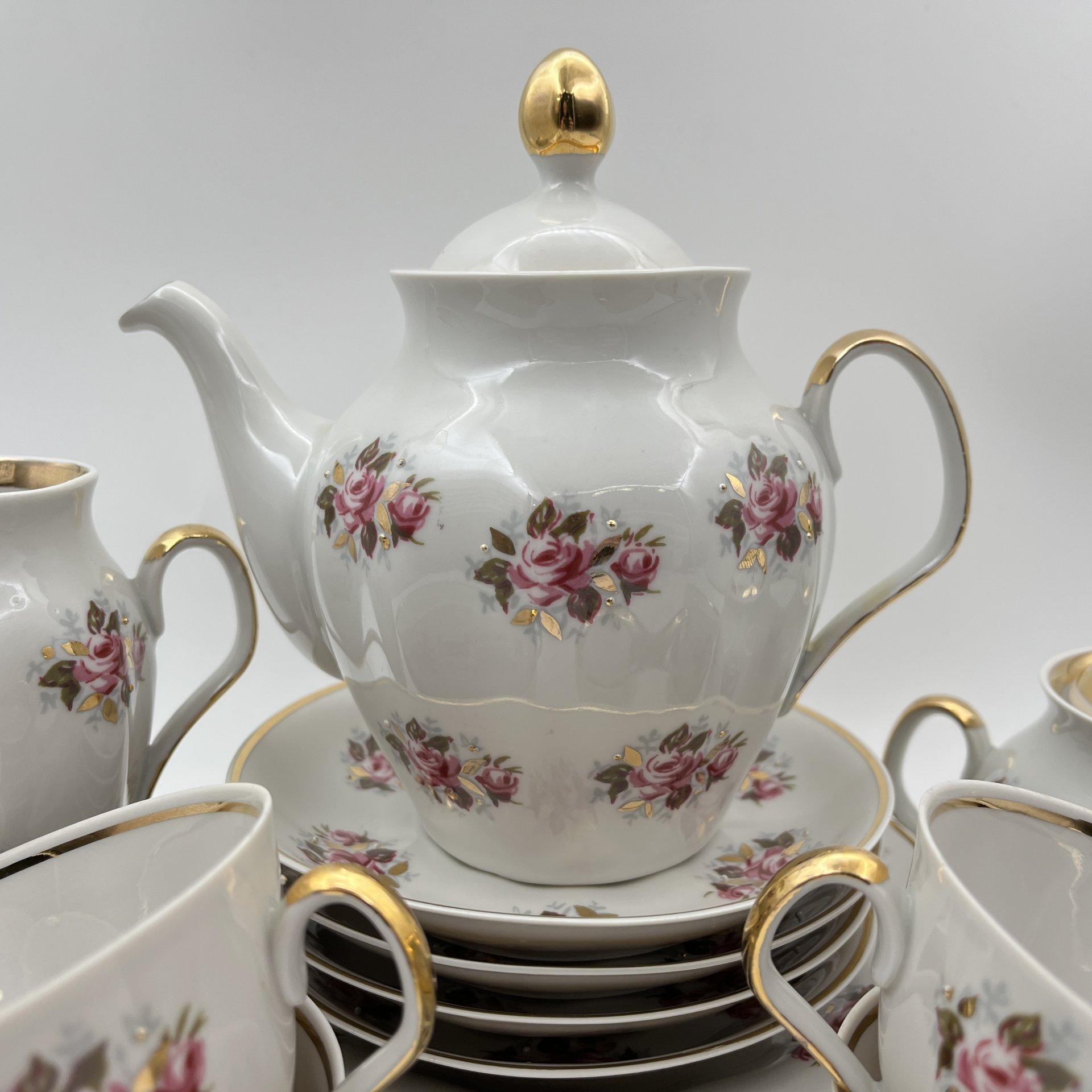 Сервиз кофейный с цветочным декором на 4 персоны (15 предметов), фарфор, деколь, золочение, Рижский фарфорово-фаянсовый завод, СССР, 1970-1980 гг.