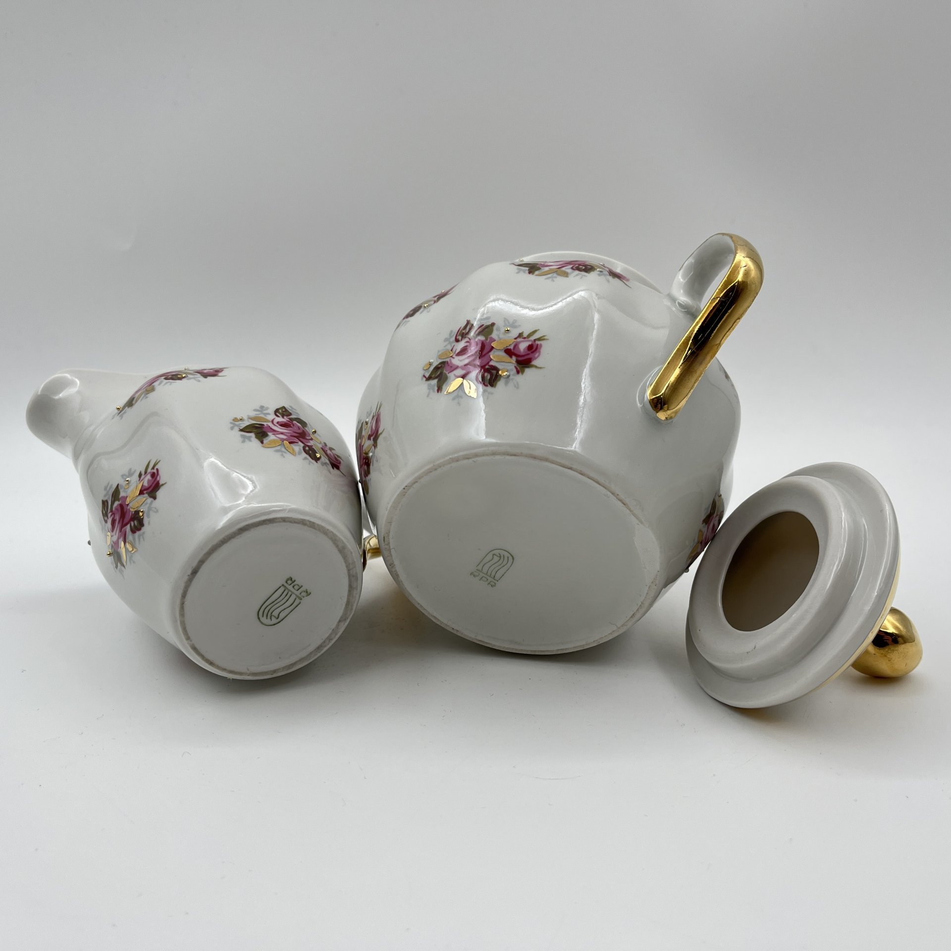 Сервиз кофейный с цветочным декором на 4 персоны (15 предметов), фарфор, деколь, золочение, Рижский фарфорово-фаянсовый завод, СССР, 1970-1980 гг.