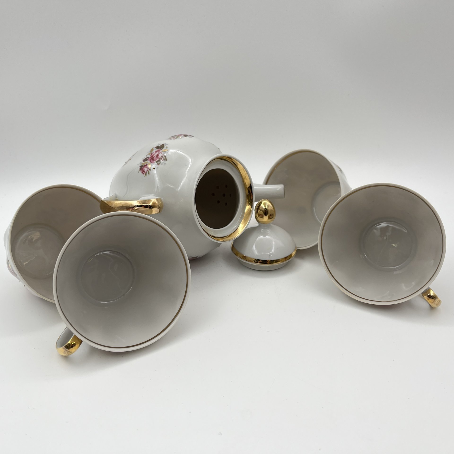 Сервиз кофейный с цветочным декором на 4 персоны (15 предметов), фарфор, деколь, золочение, Рижский фарфорово-фаянсовый завод, СССР, 1970-1980 гг.