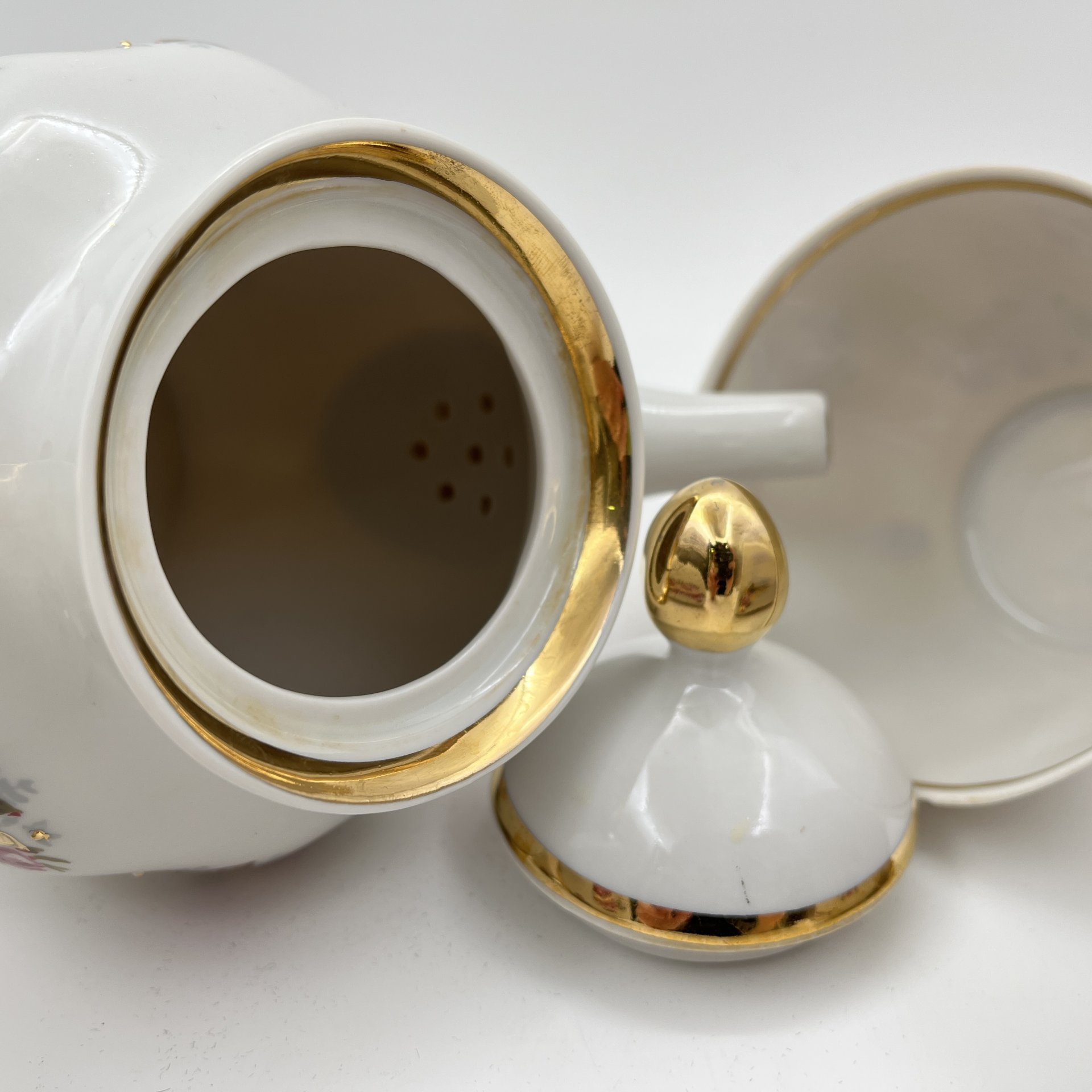 Сервиз кофейный с цветочным декором на 4 персоны (15 предметов), фарфор, деколь, золочение, Рижский фарфорово-фаянсовый завод, СССР, 1970-1980 гг.