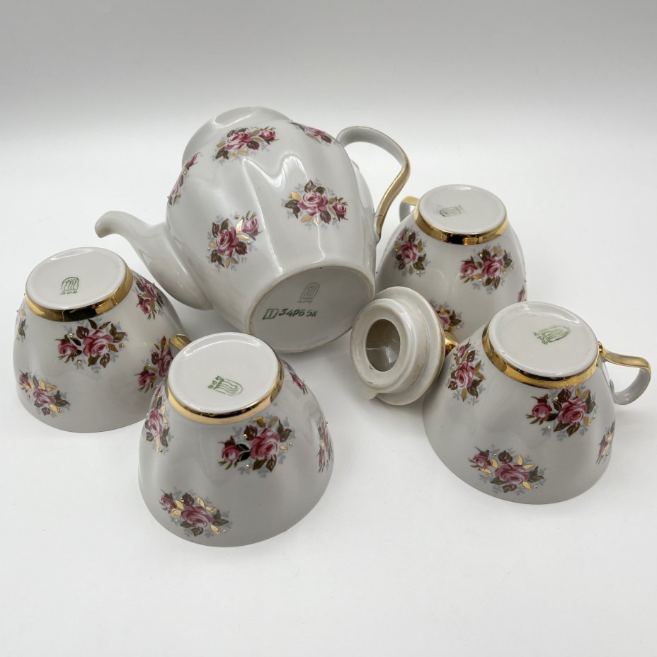 Сервиз кофейный с цветочным декором на 4 персоны (15 предметов), фарфор, деколь, золочение, Рижский фарфорово-фаянсовый завод, СССР, 1970-1980 гг.