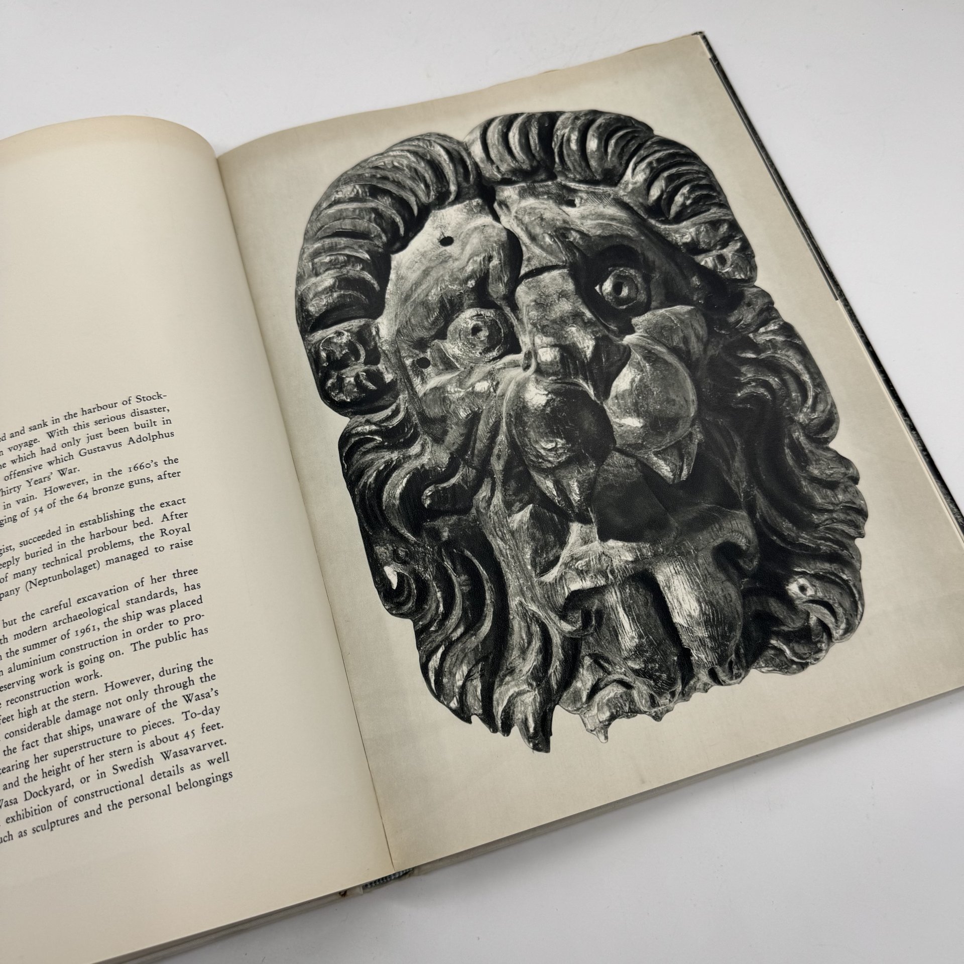 Книга "Treasures of Swedish Art" на английском языке