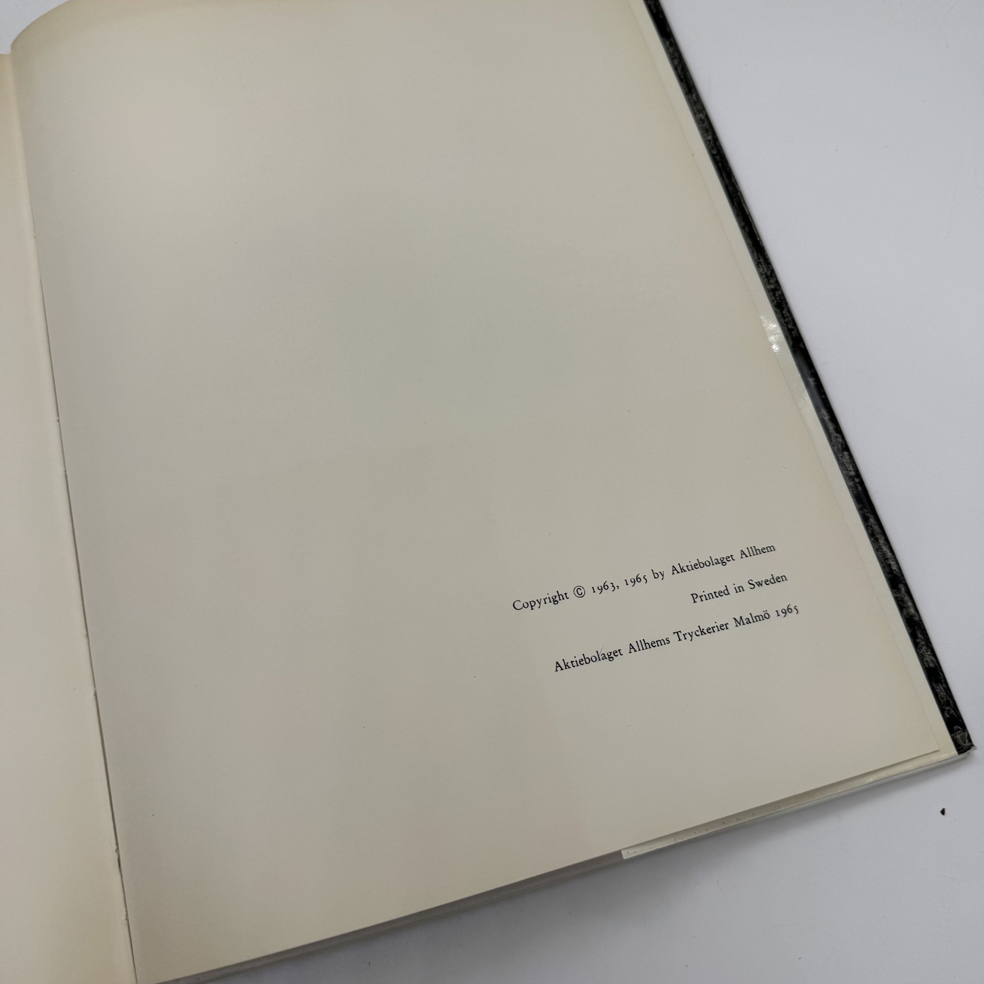 Книга "Treasures of Swedish Art" на английском языке