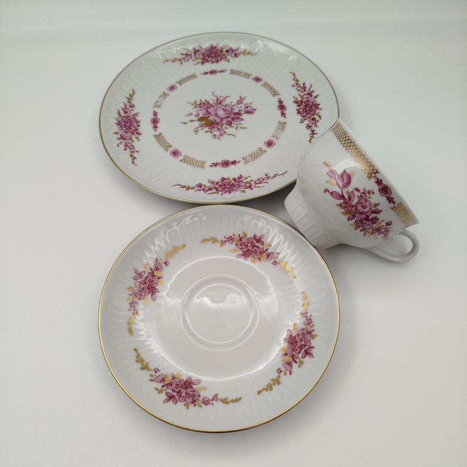 Набор чайно-кофейных трио с цветочным декором на 3 персоны, фарфор, деколь, золочение, Graf Von Henneberg Porzellan, 1777 Jlmenau, ГДР, 1977-1990 гг.