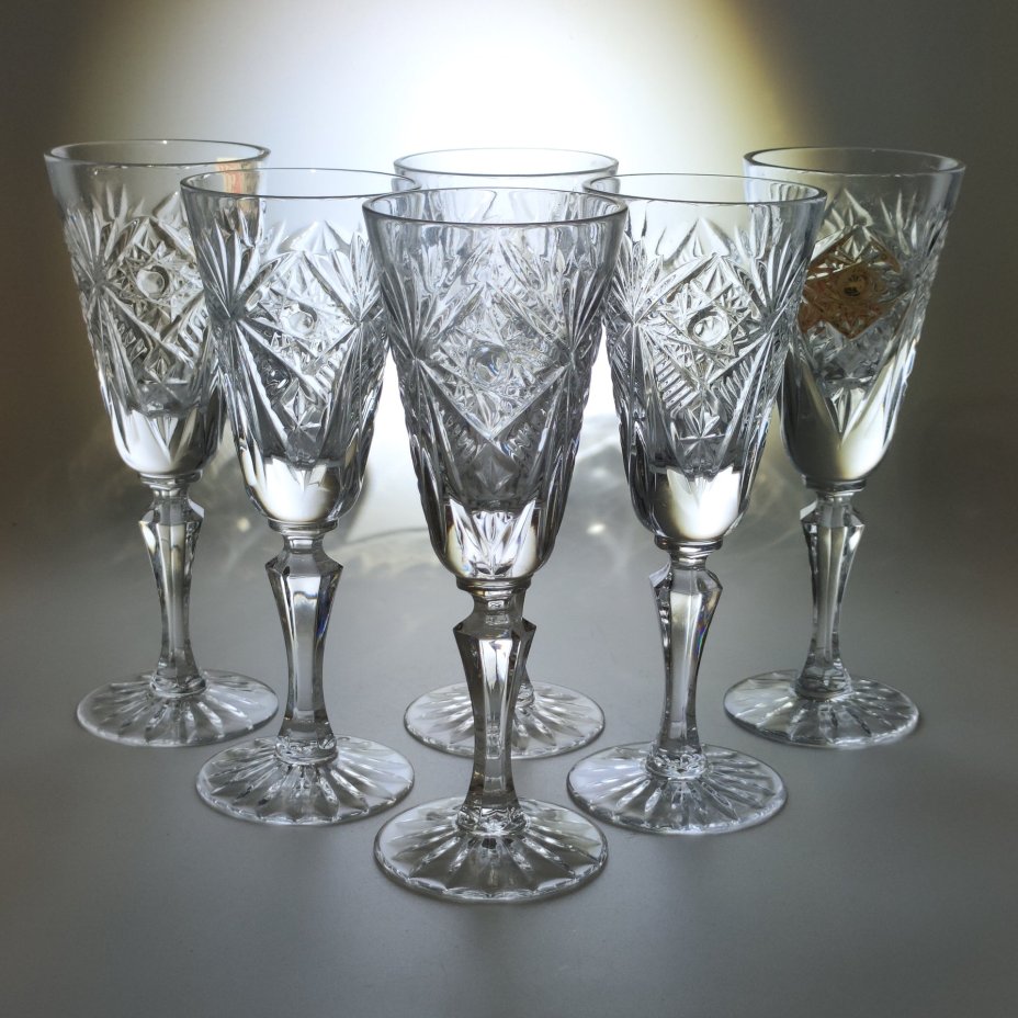 Набор бокалов с рельефным геометрическим декором на 6 персон, хрусталь, алмазная грань, Гусевской хрустальный завод (Гусь-Хрустальный), СССР, 1972-1982 гг.
