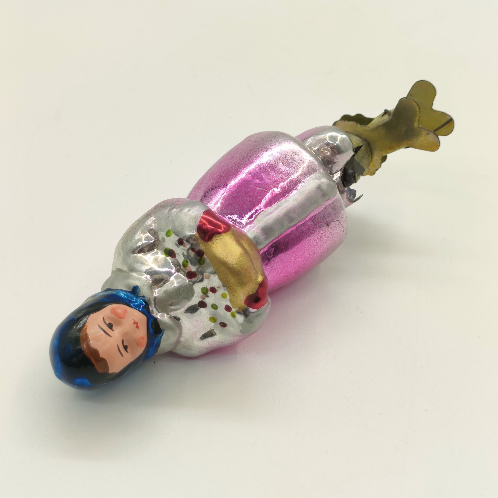 Ёлочная игрушка "Даренка" из сказки П.П. Бажова "Серебряное копытце", стекло, роспись, металл, Завод стеклянных ёлочных украшений и оптических изделий, г. Москва, СССР, 1950-1960 гг.