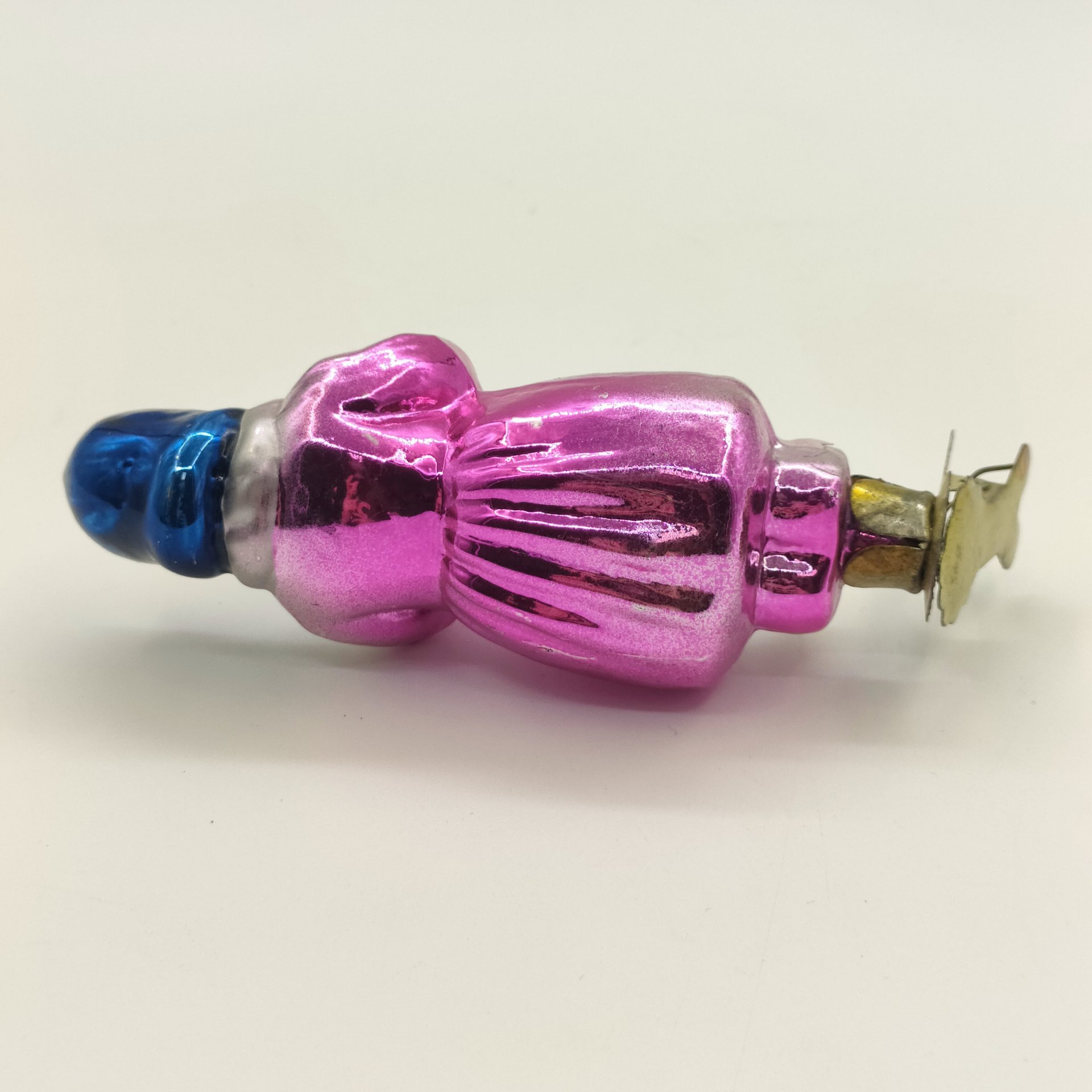 Ёлочная игрушка "Даренка" из сказки П.П. Бажова "Серебряное копытце", стекло, роспись, металл, Завод стеклянных ёлочных украшений и оптических изделий, г. Москва, СССР, 1950-1960 гг.