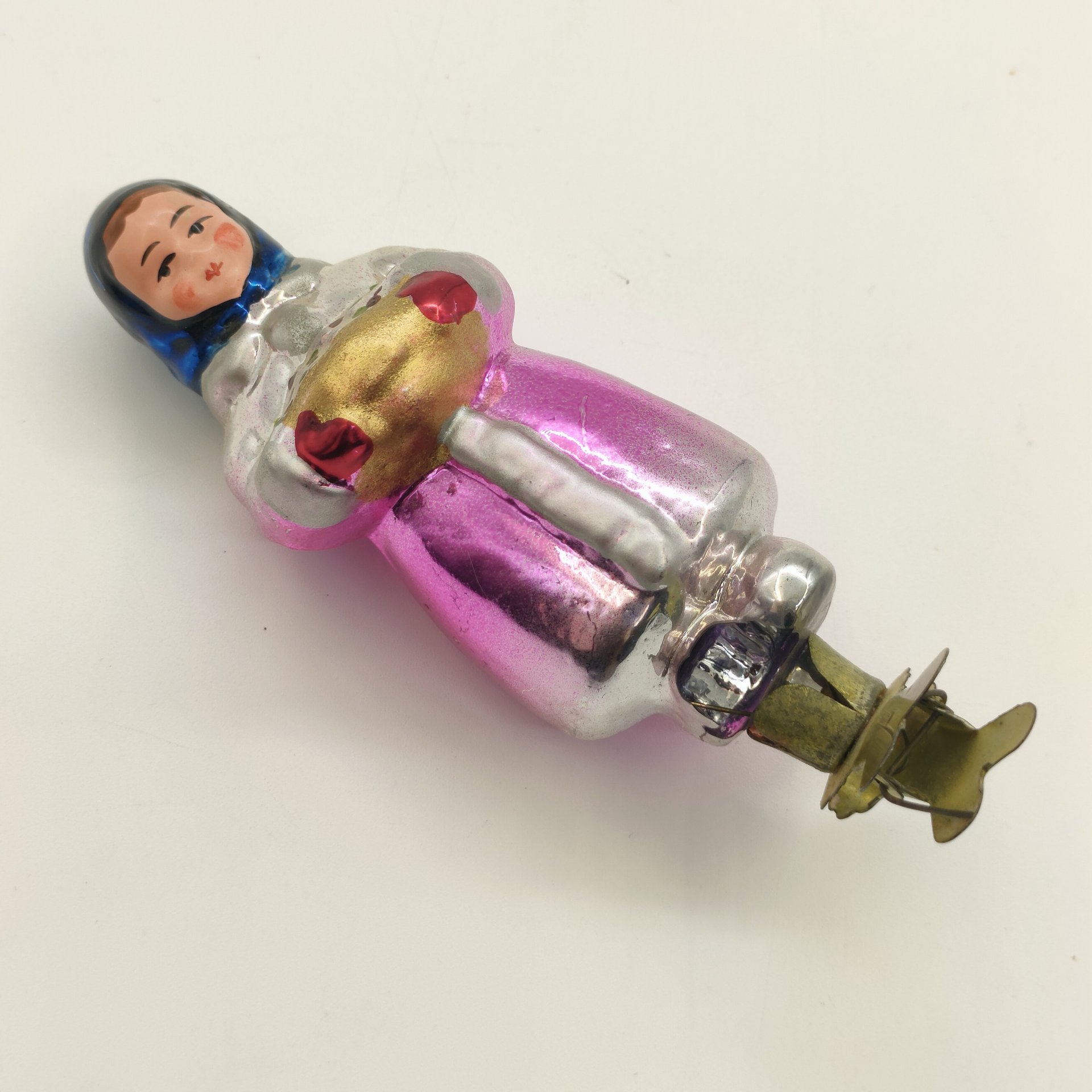 Ёлочная игрушка "Даренка" из сказки П.П. Бажова "Серебряное копытце", стекло, роспись, металл, Завод стеклянных ёлочных украшений и оптических изделий, г. Москва, СССР, 1950-1960 гг., Завод стеклянных ёлочных украшений и оптических изделий