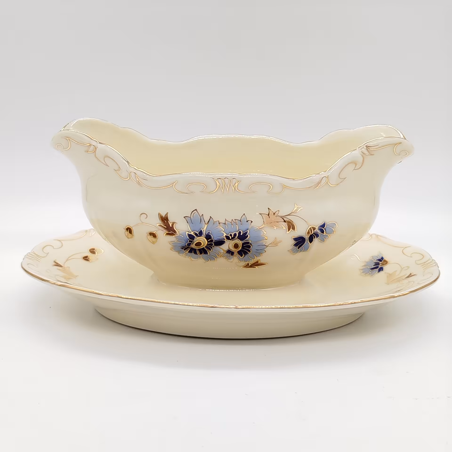 Соусник цвета слоновой кости (айвори) из сервиза "Cornflower" ("Василек"), Zsolnay