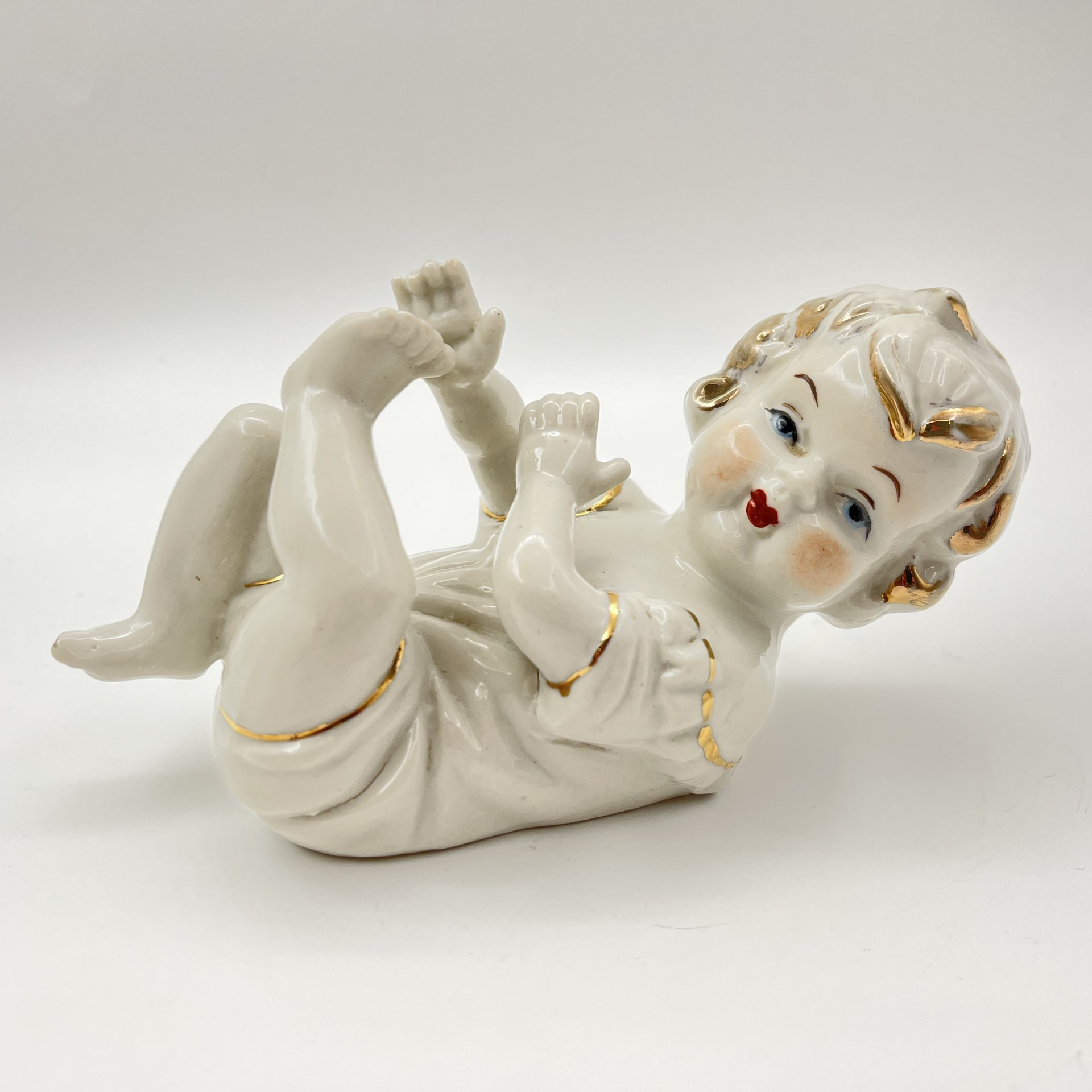 Статуэтка "Младенец", фарфор, роспись, золочение, Западная Европа, 1930-1950 гг.