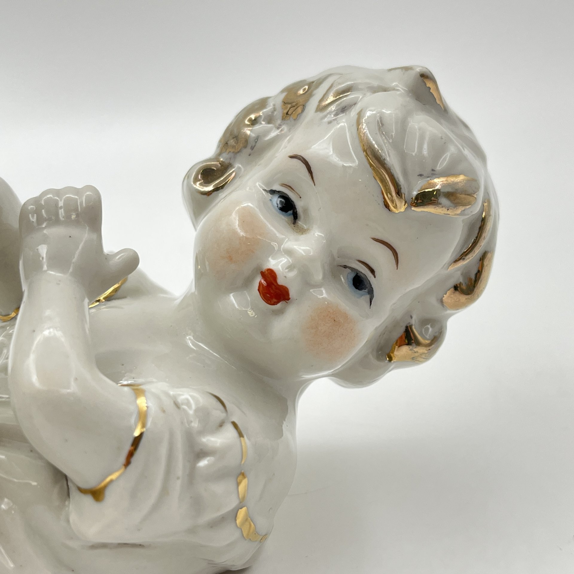 Статуэтка "Младенец", фарфор, роспись, золочение, Западная Европа, 1930-1950 гг.