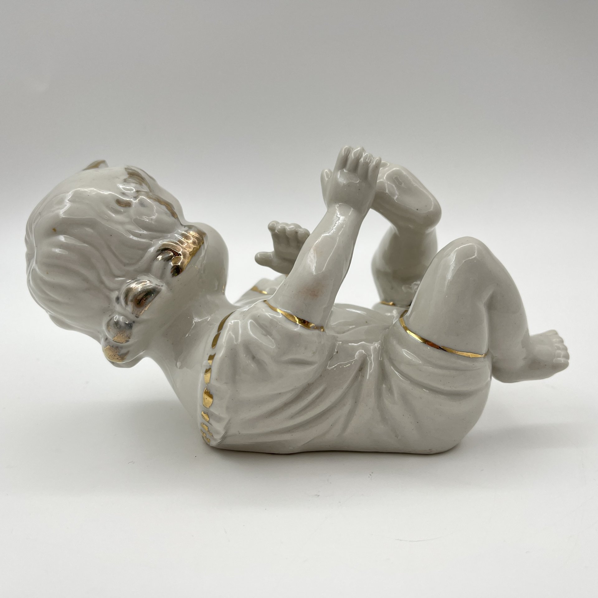 Статуэтка "Младенец", фарфор, роспись, золочение, Западная Европа, 1930-1950 гг.