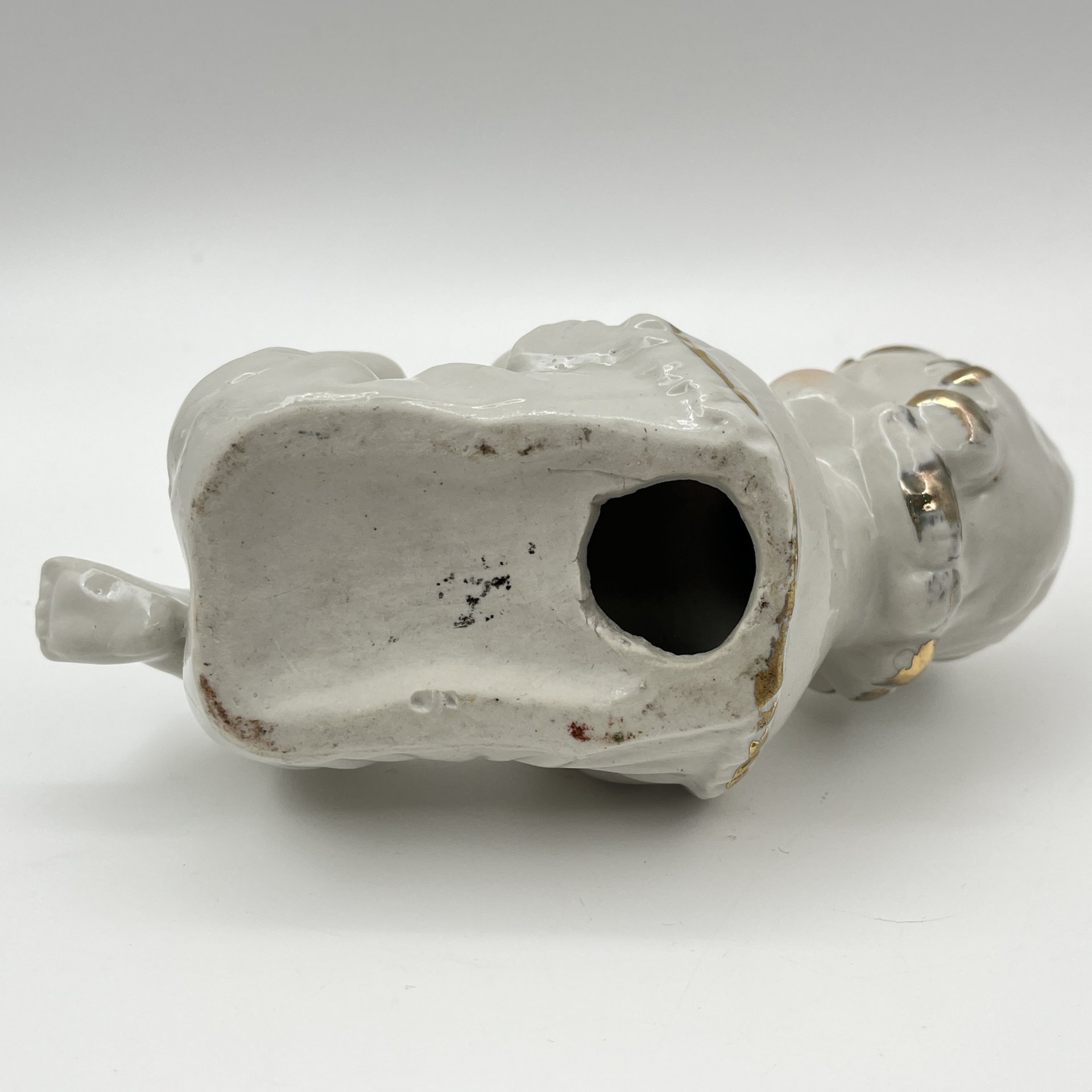 Статуэтка "Младенец", фарфор, роспись, золочение, Западная Европа, 1930-1950 гг.