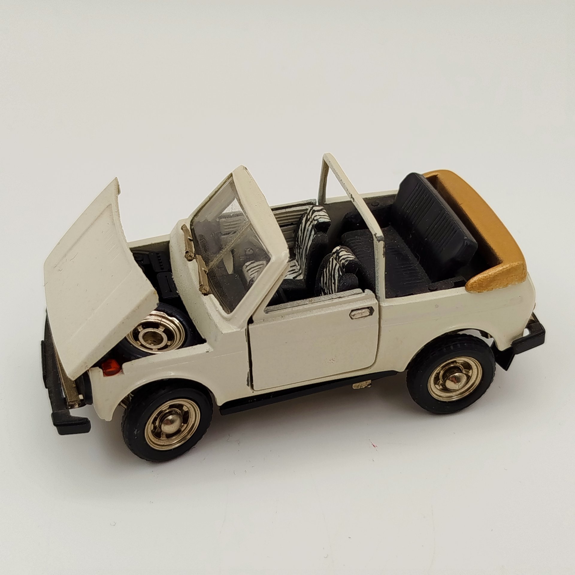 Модель автомобиля в масштабе 1:43 "LADA 2121 Niva" кабриолет (авторская версия), металл, пластмасса, крашение, СССР, 1970-1990 гг.