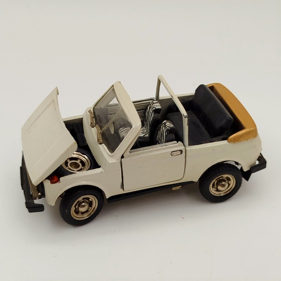 Модель автомобиля в масштабе 1:43 "LADA 2121 Niva" кабриолет (авторская версия), металл, пластмасса, крашение, СССР, 1970-1990 гг.