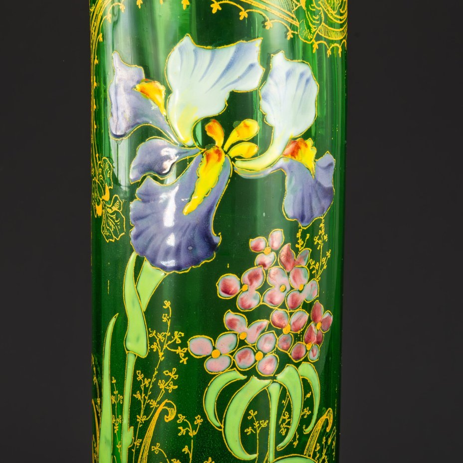 Ваза, декорированная изображением ирисов, фирма Legras et C. (предположительно)