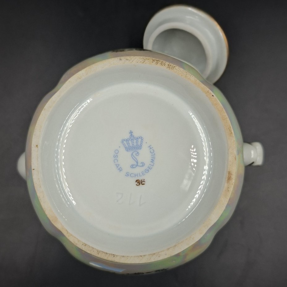 Кофейник из сервиза "Мадонна", фарфор, люстр, деколь, золочение, Oscar Schlegelmilch, Германия, 1950-1972 гг.