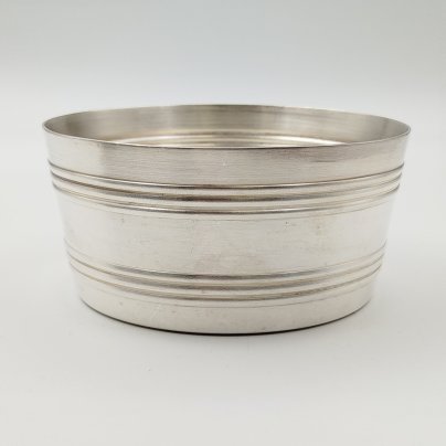 Икорница с линейным декором