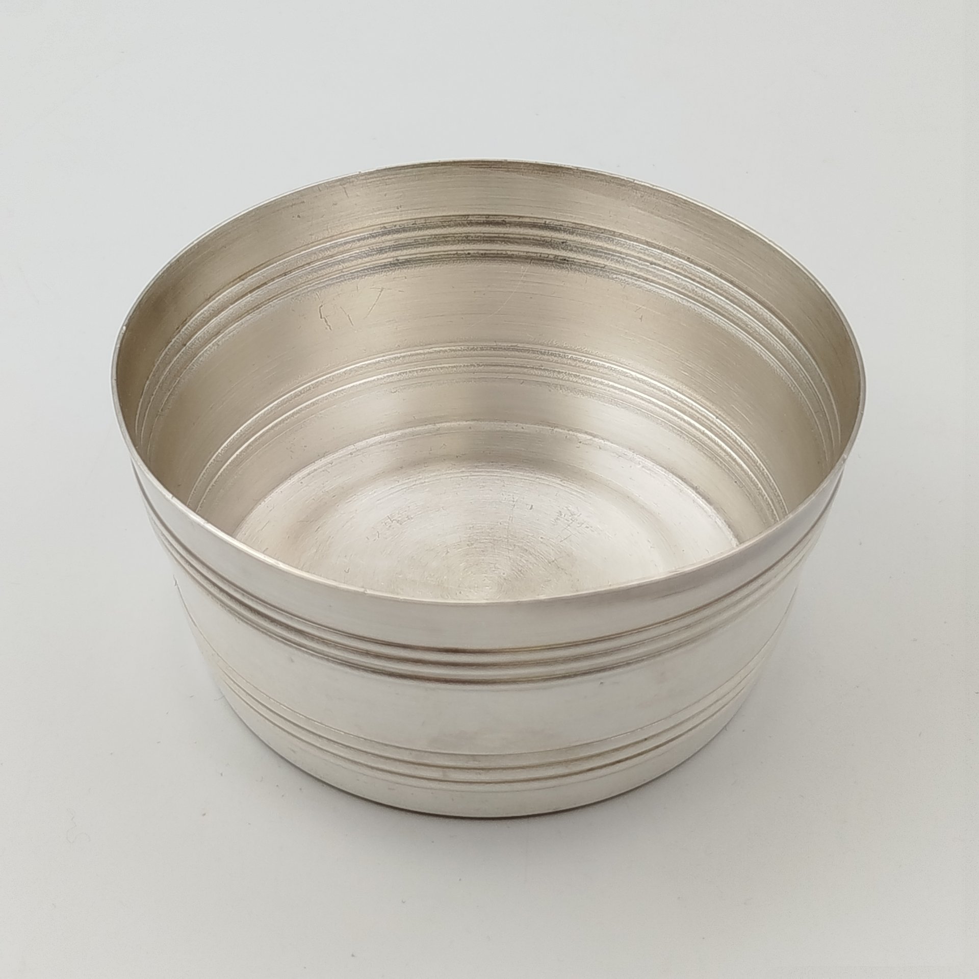 Икорница с линейным декором