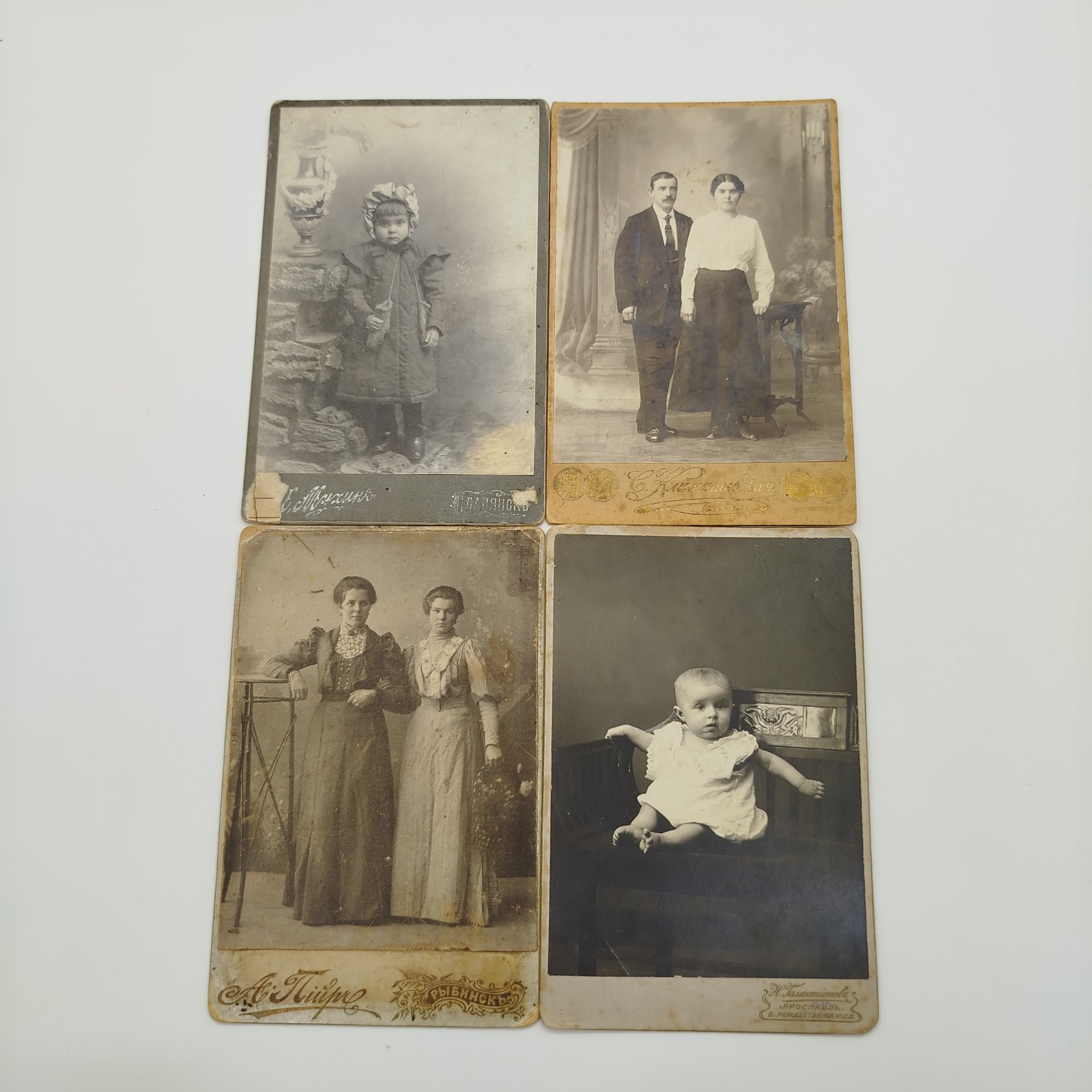 Набор из четырех семейных кабинет-портретов (фотографий), бумага, картон, печать, 1890-1917 гг.