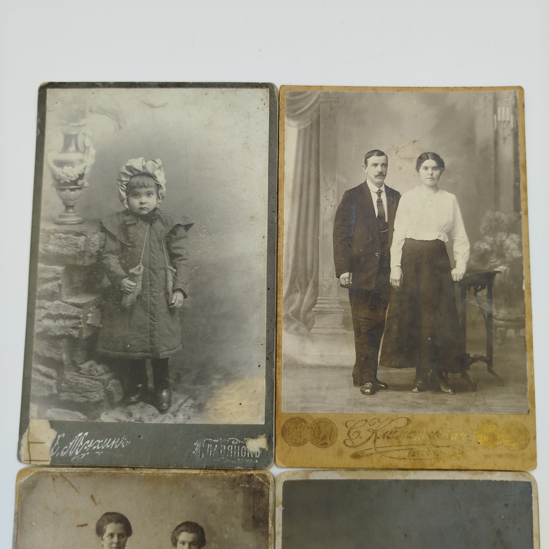 Набор из четырех семейных кабинет-портретов (фотографий), бумага, картон, печать, 1890-1917 гг.