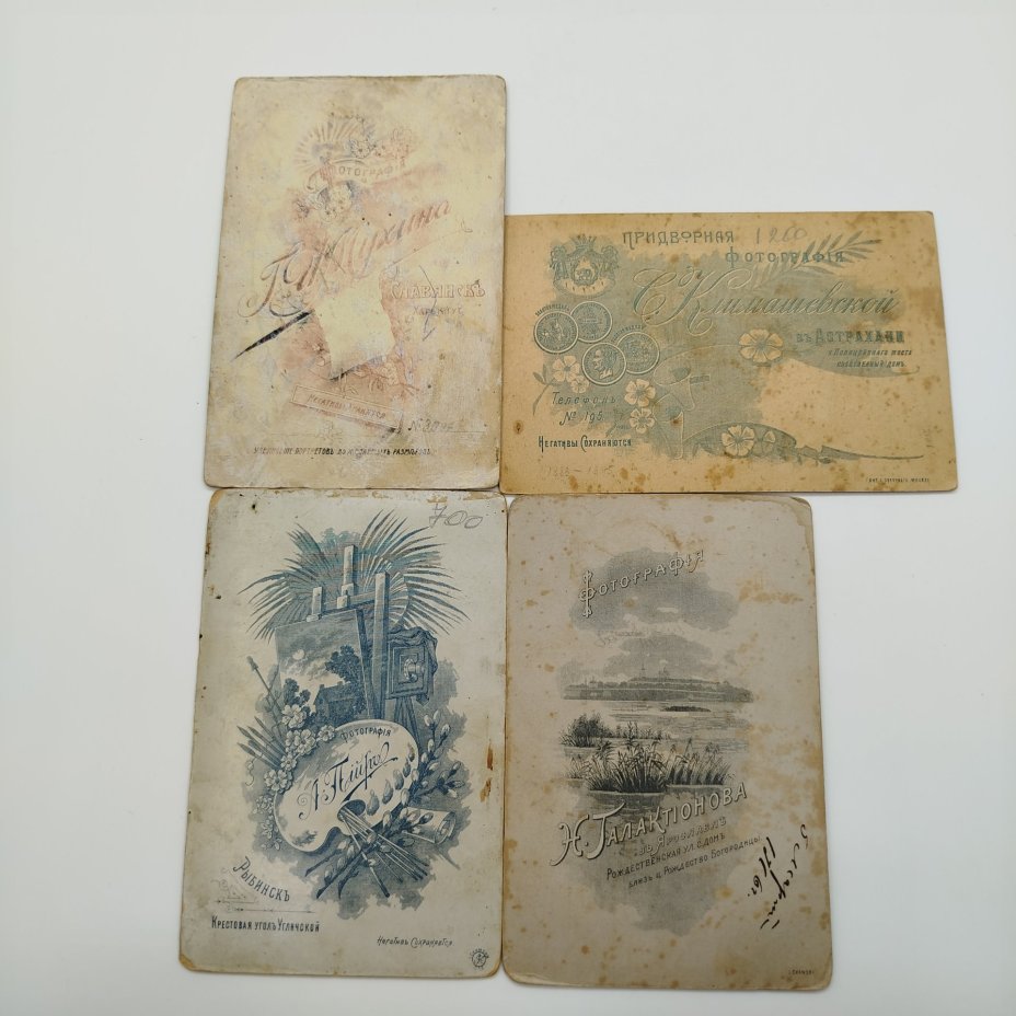 Набор из четырех семейных кабинет-портретов (фотографий)