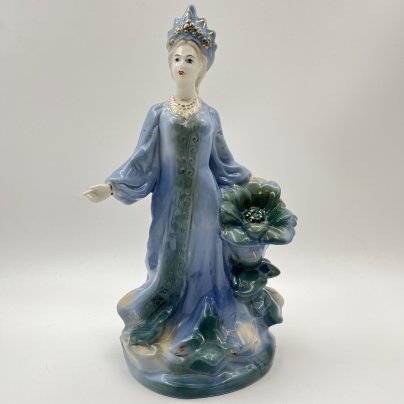 Статуэтка "Хозяйка медной горы", скульптор Л. Н. Шушканова, фарфор, роспись, Турыгинский фарфоровый завод артели «Художественная керамика» (Гжель), СССР, 1950-1960 гг.