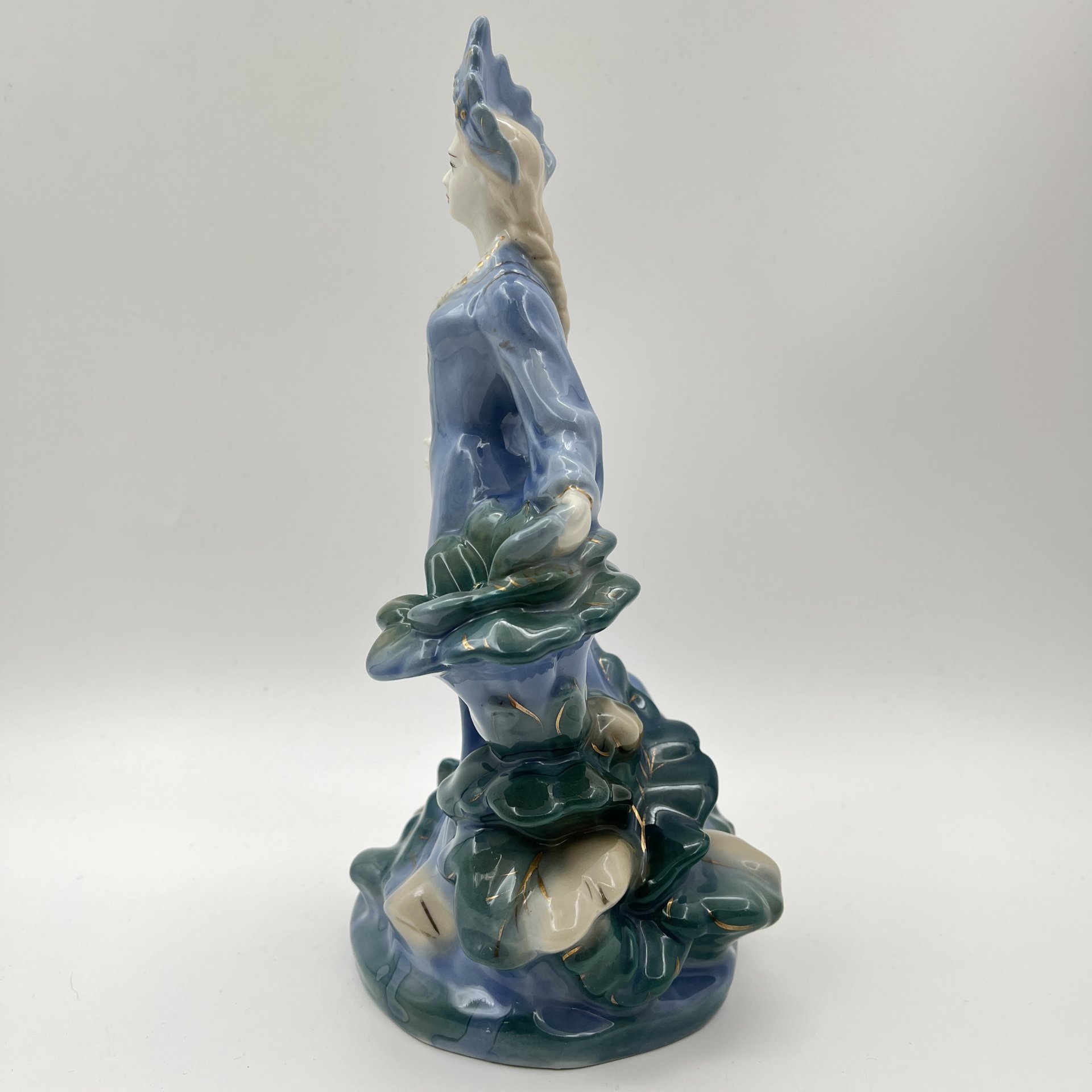 Статуэтка "Хозяйка медной горы", скульптор Л. Н. Шушканова, фарфор, роспись, Турыгинский фарфоровый завод артели «Художественная керамика» (Гжель), СССР, 1950-1960 гг.