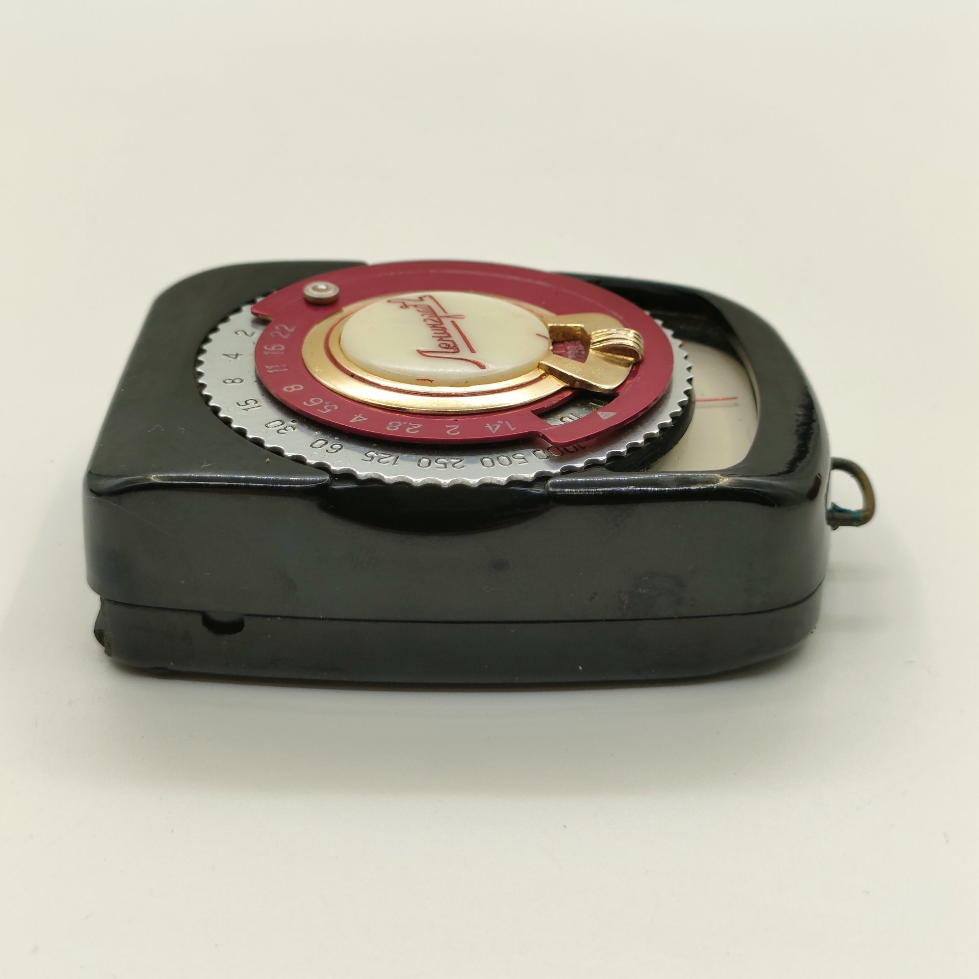 Экспонометр фотоэлектрический "Ленинград 2" (типа Ю11/2), пластик, металл, кожа, селеновый фотоэлемент, Завод «Вибратор», г. Ленинград, СССР, 1950-1960 гг.