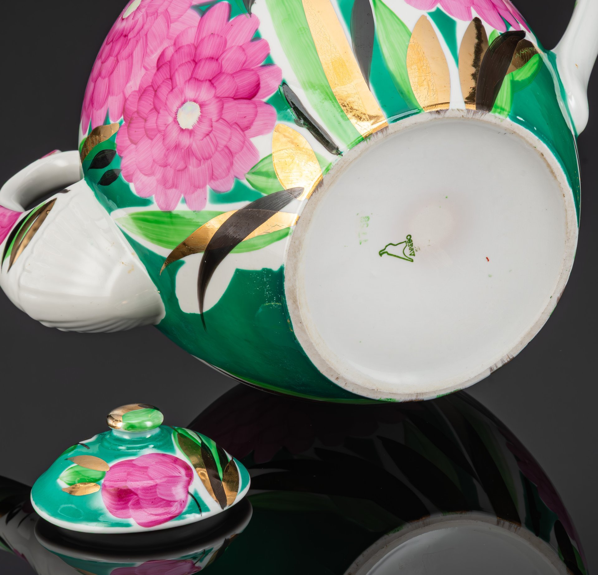 Чайник доливной "Хризантемы" ("Астры"), автор В.К. Яснецов